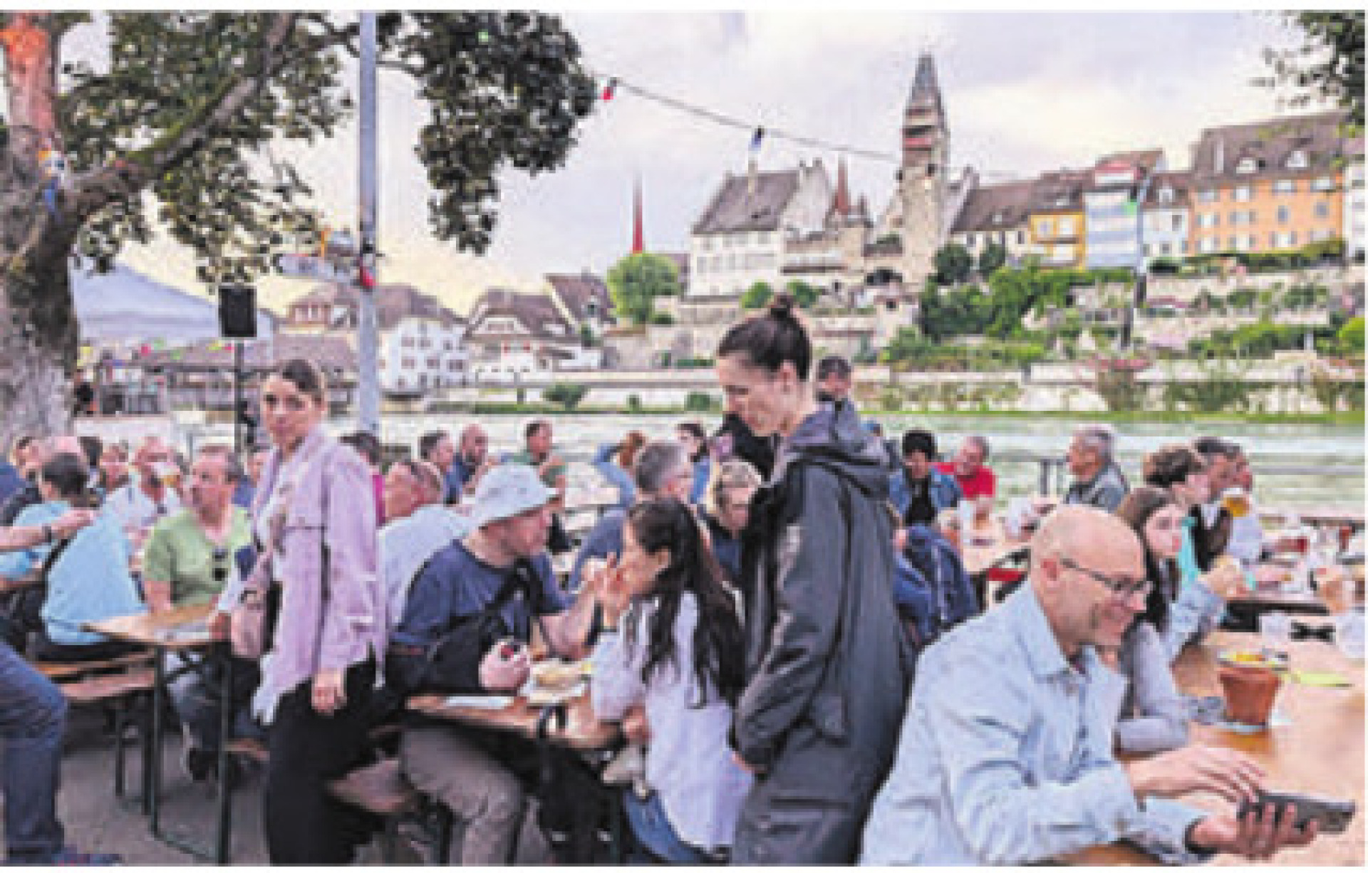 Vor der Kulisse Bremgartens lässt es sich besonders gut geniessen. Bild: huy - Das Bild wird blockiert. – Möglicherweise durch einen aktiven Adblocker.