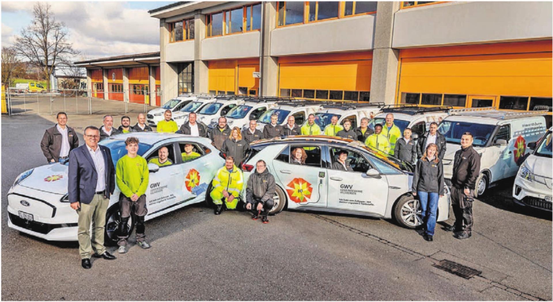 Ein starkes Team im Einsatz für das Dorf: Geschäftsleiter Martin Hössli (vorne links) ist stolz auf das grosse Engagement und den Ideenreichtum der insgesamt 36 Mitarbeitenden. Bilder: zg - Das Bild wird blockiert. – Möglicherweise durch einen aktiven Adblocker.