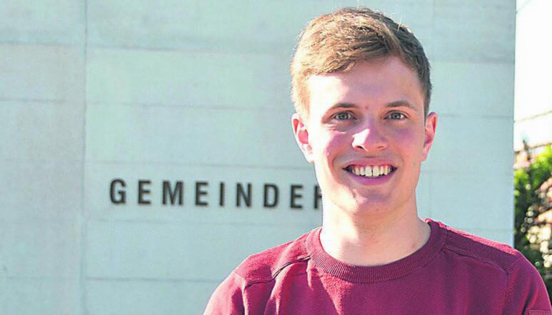 Pascal Stahl ist fasziniert von den Themen und den Entscheidungsabläufen, die er als Fischbach-Gösliker Gemeinderat kennenlernen darf. Bild: Roger Wetli