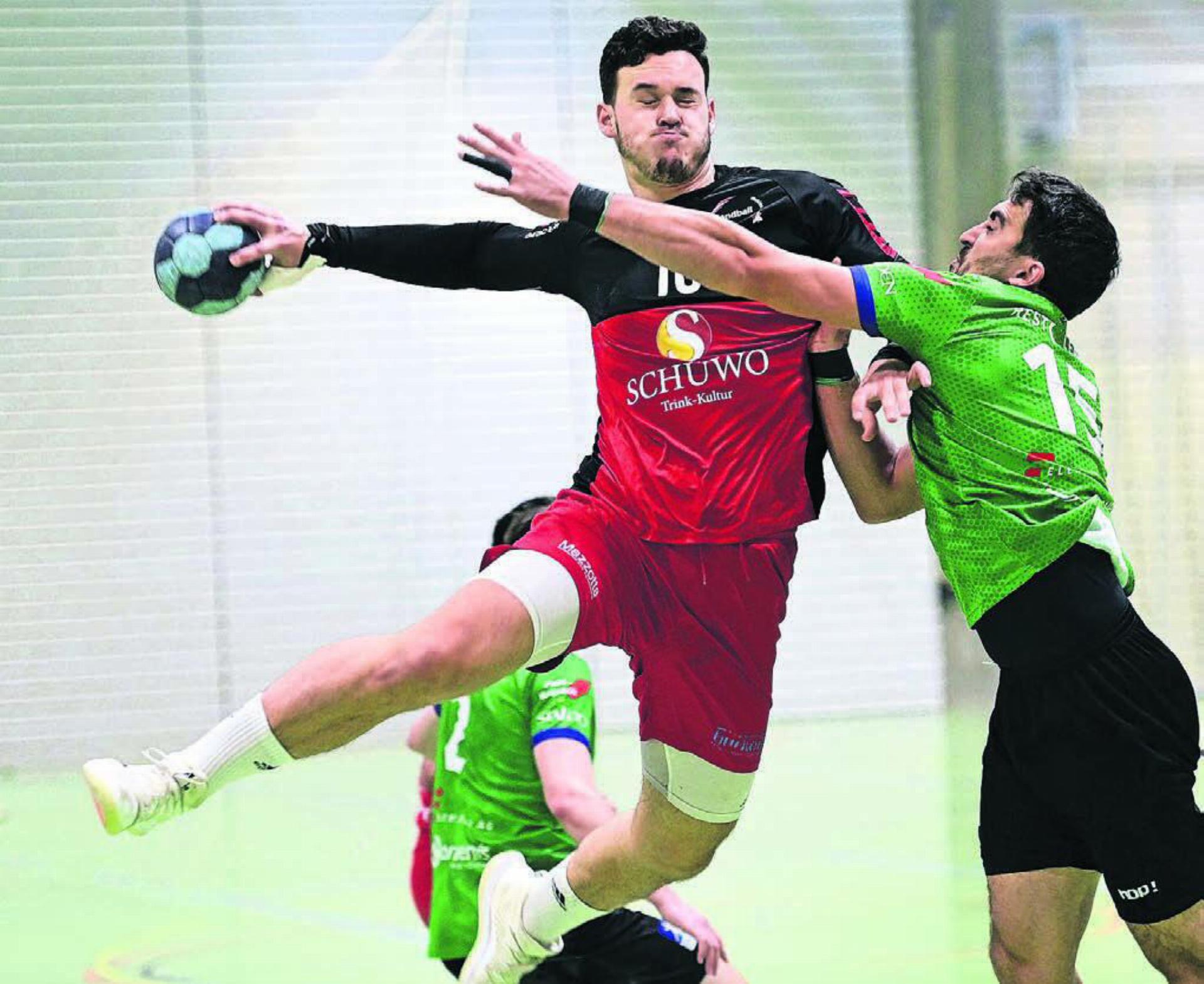 Trotz acht Toren von Flavio Galliker (links) gibt es für Handball Wohlen im Muotathal nichts zu holen. Bild: Archiv/awa