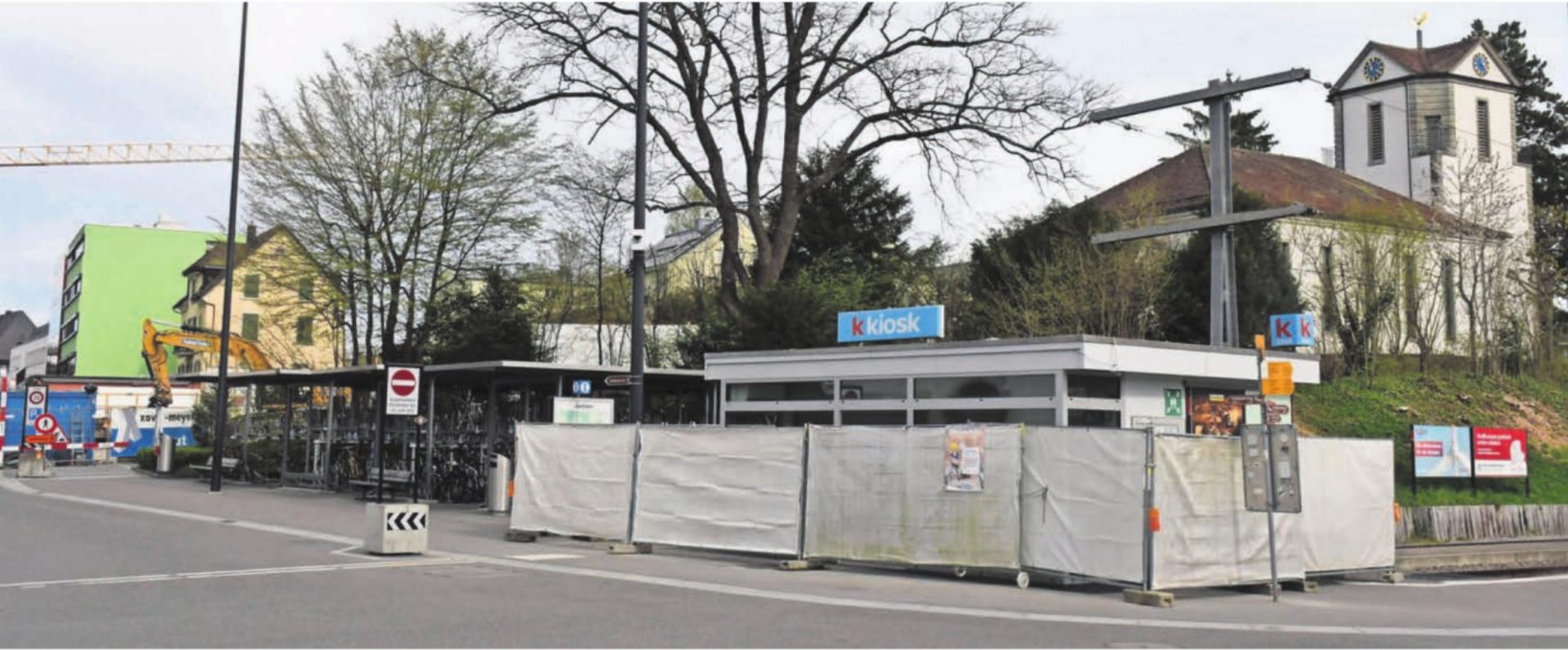 Noch laufen die Erneuerungsarbeiten, nächste Woche wird der sanierte Kiosk am Bahnhof Wohlen wiedereröffnet. Bild: dm - Das Bild wird blockiert. – Möglicherweise durch einen aktiven Adblocker.