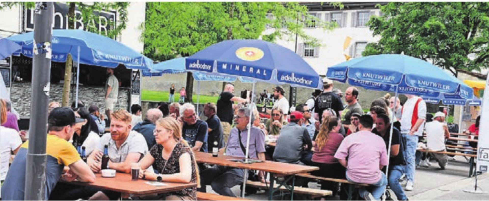 Am Feierabendtreff heisst es wieder hinsetzen und die gemeinsame Zeit geniessen. Bild: zg - Das Bild wird blockiert. – Möglicherweise durch einen aktiven Adblocker.