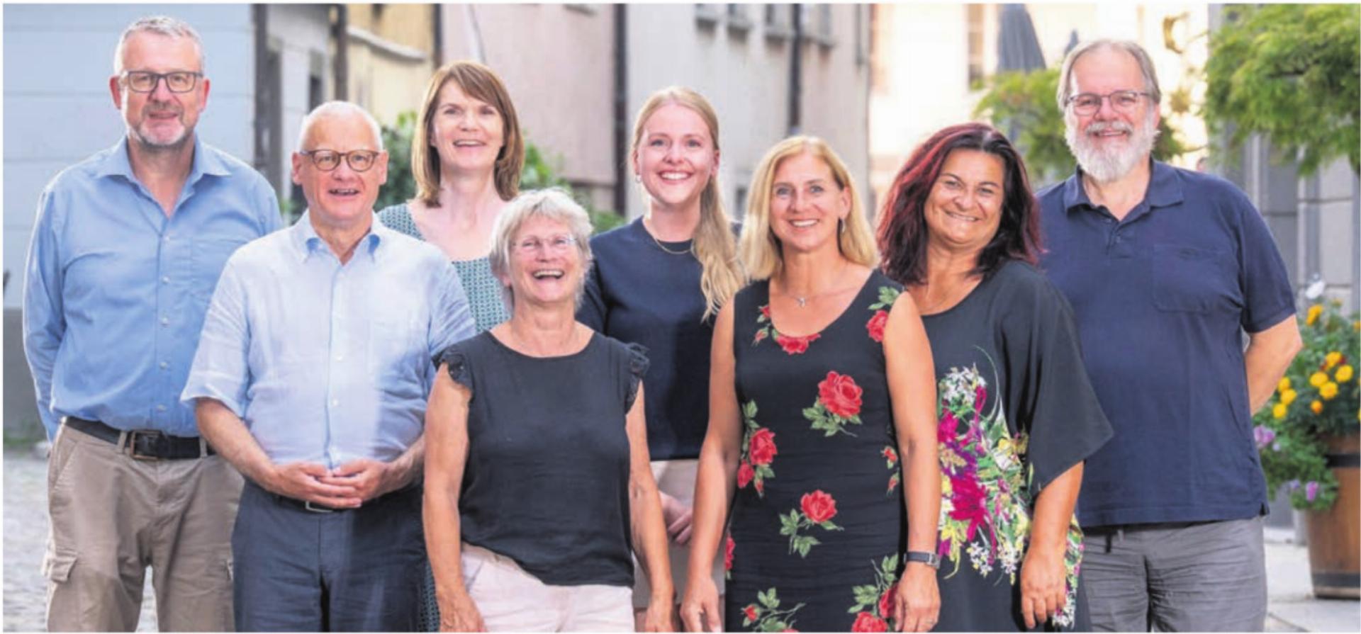Der Vorstand der Ortspartei Die Mitte Bremgarten: (v. l.) Heinrich Supthut, Eric Mauron, Sabine Wiederkehr, Sue Rey, Jacqueline Wick, Isabelle Schuppisser, Eva Störzbach, und Theo Rau. Bild: zg - Das Bild wird blockiert. – Möglicherweise durch einen aktiven Adblocker.
