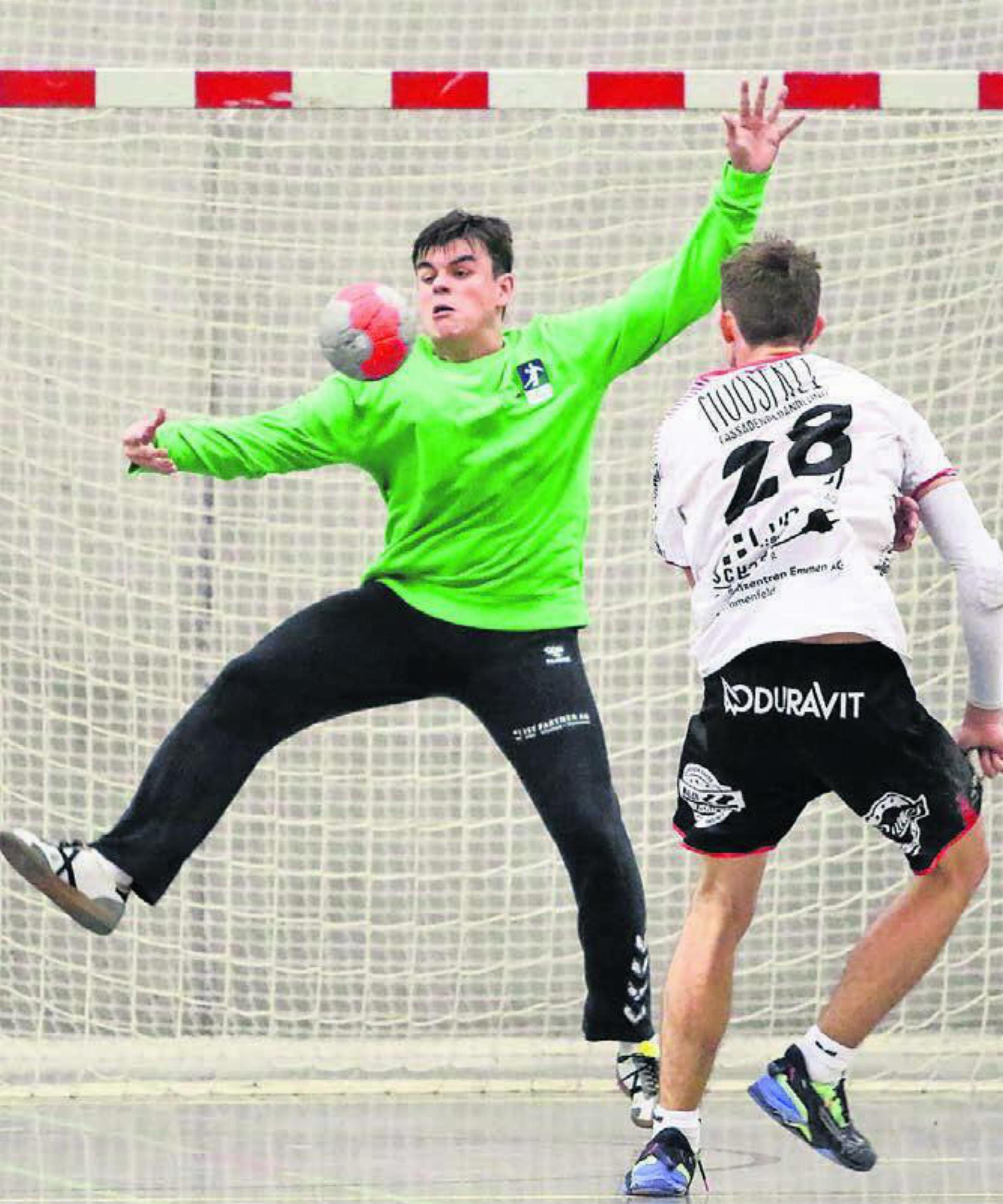 Starke Quote. Goalie Carlos Caforio hat fast die Hälfte aller Schüsse auf sein Tor gehalten. Bild: jg