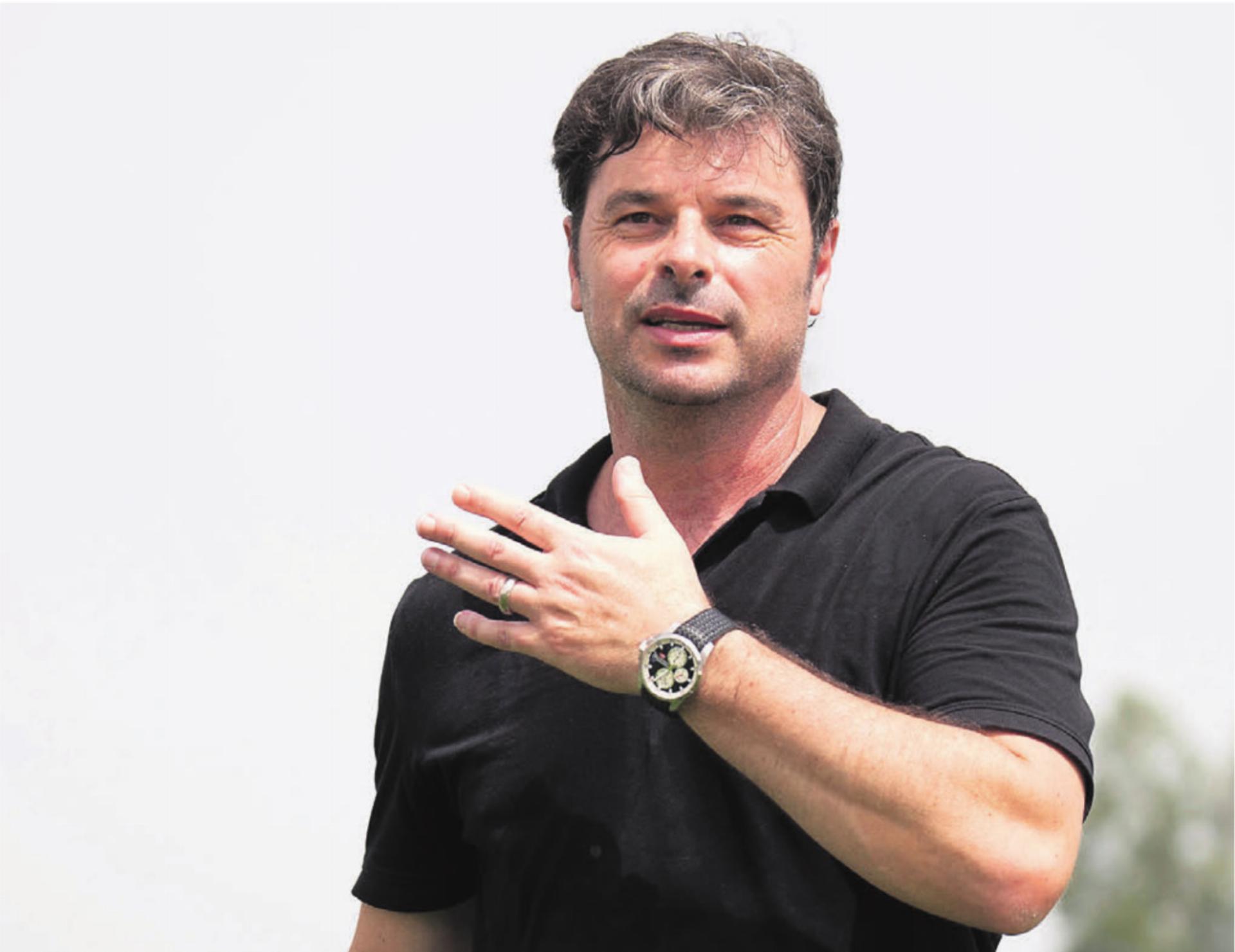 Ein Bundesliga-Experte. 1993 wechselte Sforza in die Bundesliga zu Kaiserslautern. Mit 265 Partien (Kaiserslautern und Bayern München) war er bis 2022 gar Schweizer Rekordspieler der Bundesliga, ehe die Marke von Yann Sommer übertroffen wurde. Bild: Freshfocus - Das Bild wird blockiert. – Möglicherweise durch einen aktiven Adblocker.