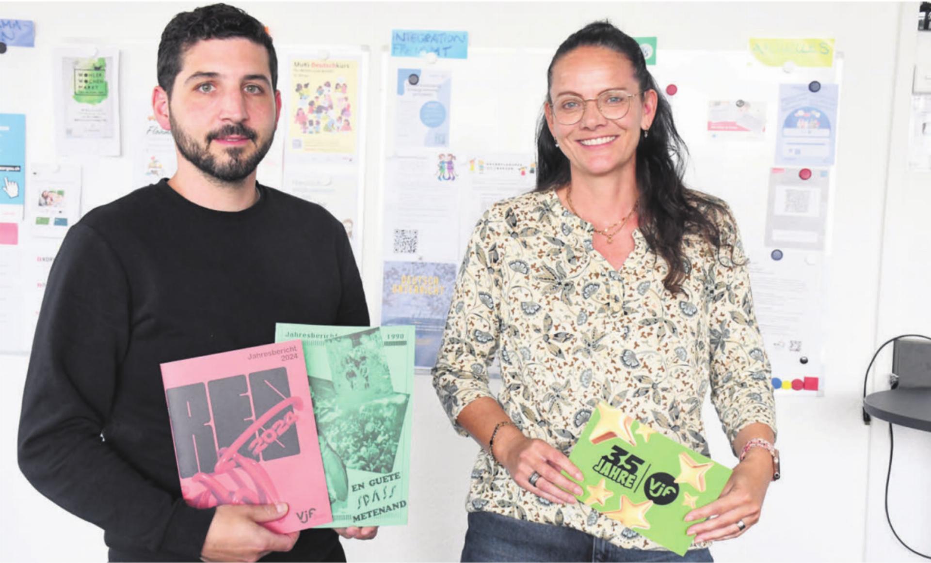 Sie laden zur gemeinsamen Feier ein: Co-Geschäftsleiterin Karin Stoll und Geschäftsleitungsmitglied Luca Baldelli sind fürs Jubiläum verantwortlich.
Bild: Daniel Marti - Das Bild wird blockiert. – Möglicherweise durch einen aktiven Adblocker.
