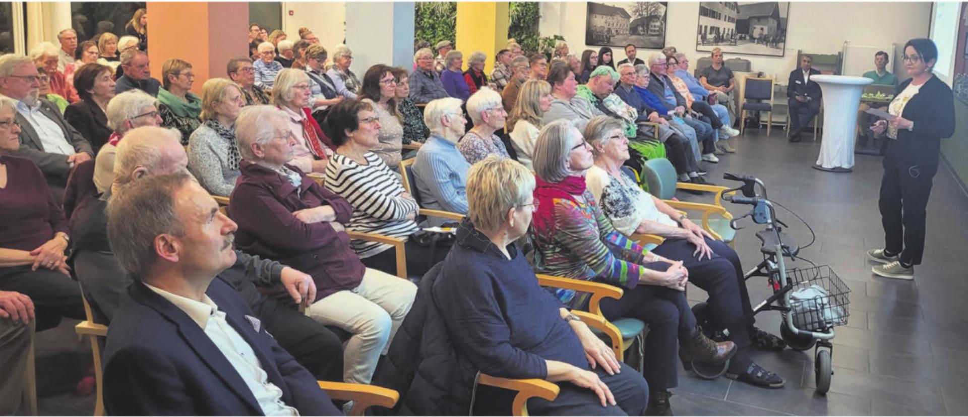 «Ausverkauft» in der Oberen Mühle: Das Thema Demenz, über das unter anderem Pflegedienstleiterin Brankica Dubravac (rechts) sprach, stiess auf grosses Interesse. Bild: Chregi Hansen - Das Bild wird blockiert. – Möglicherweise durch einen aktiven Adblocker.