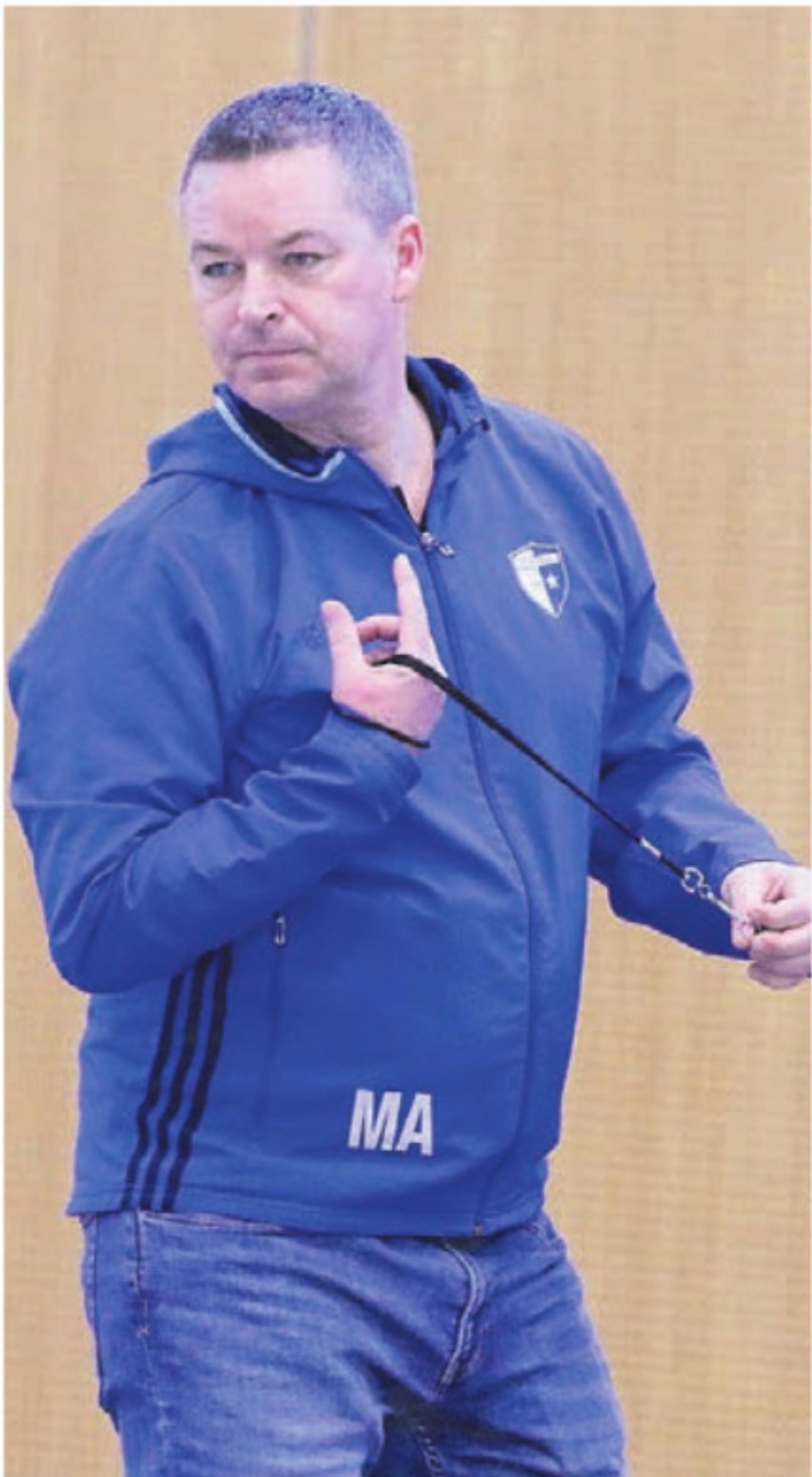 Ist da, wo er benötigt wird: Co-Präsident Marcel Amrein als Schiedsrichter. - Das Bild wird blockiert. – Möglicherweise durch einen aktiven Adblocker.