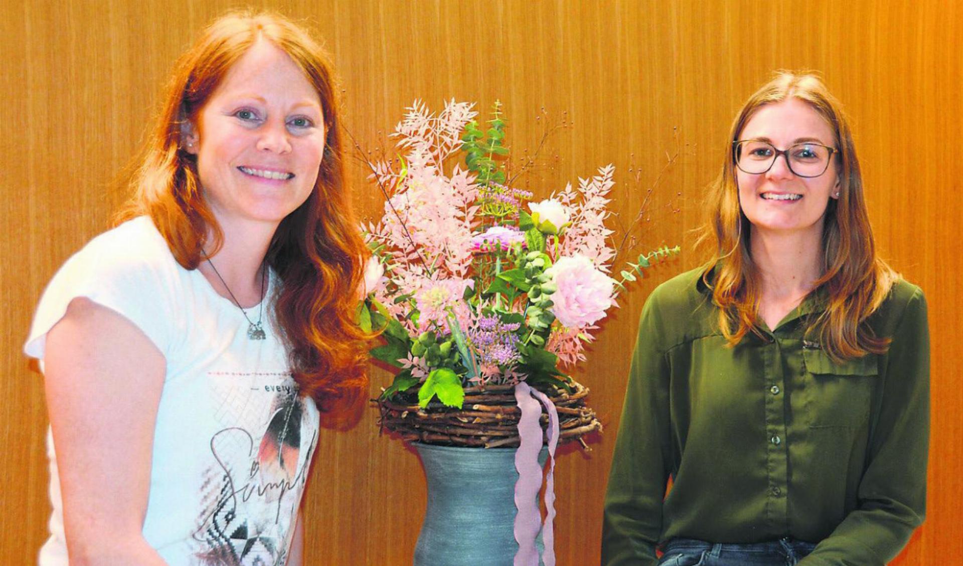 Sie sind mit dem Ergebnis der Jahresrechnung 2024 sehr zufrieden: Frau Gemeindeammann Renate Ballmer (links) und Daria D’Alessio, Leiterin Abteilung Finanzen und Steuern. Bild: Roger Wetli