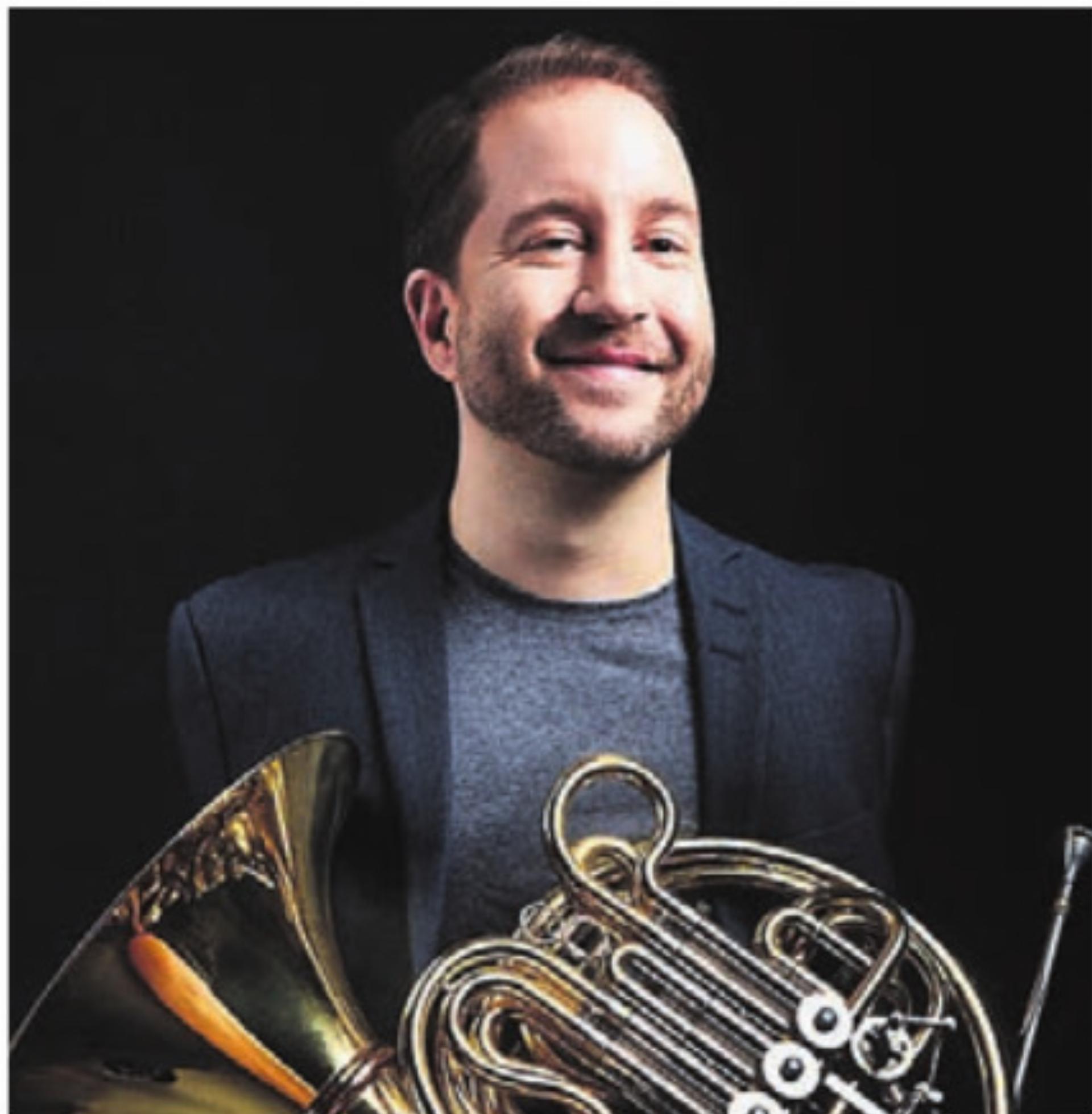 Felix Klieser kommt mit seinem Horn ins Künstlerhaus Boswil. Bild: MJ Kim - Das Bild wird blockiert. – Möglicherweise durch einen aktiven Adblocker.