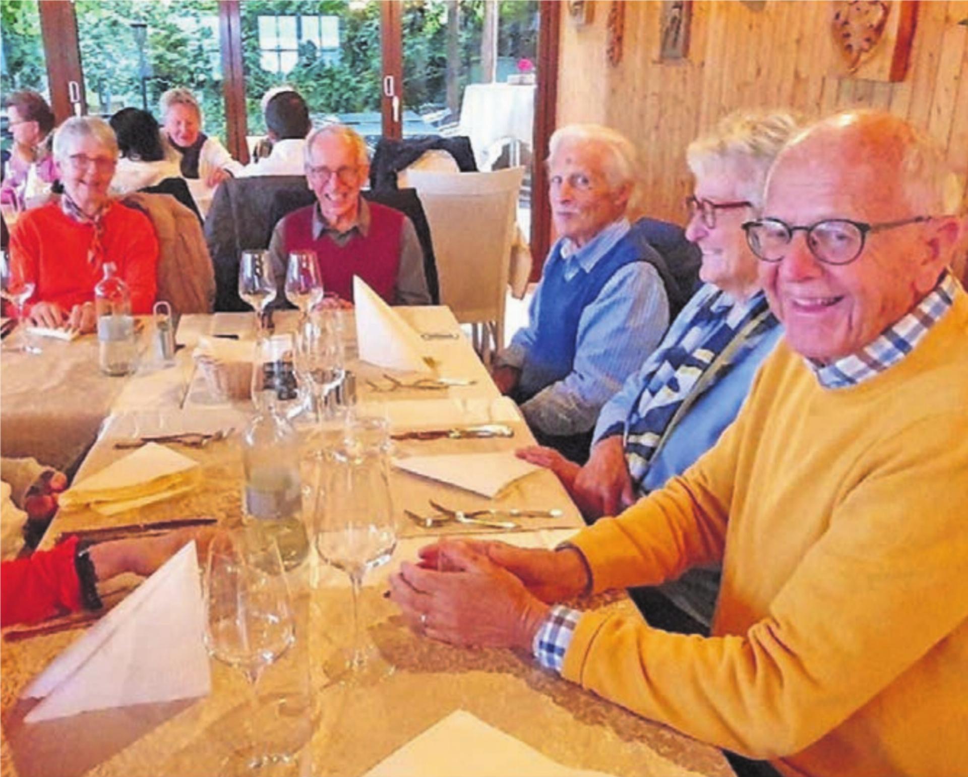 Das Abendessen im Restaurant Freudenberg in Oberuzwil mundete allen. Bild: zg