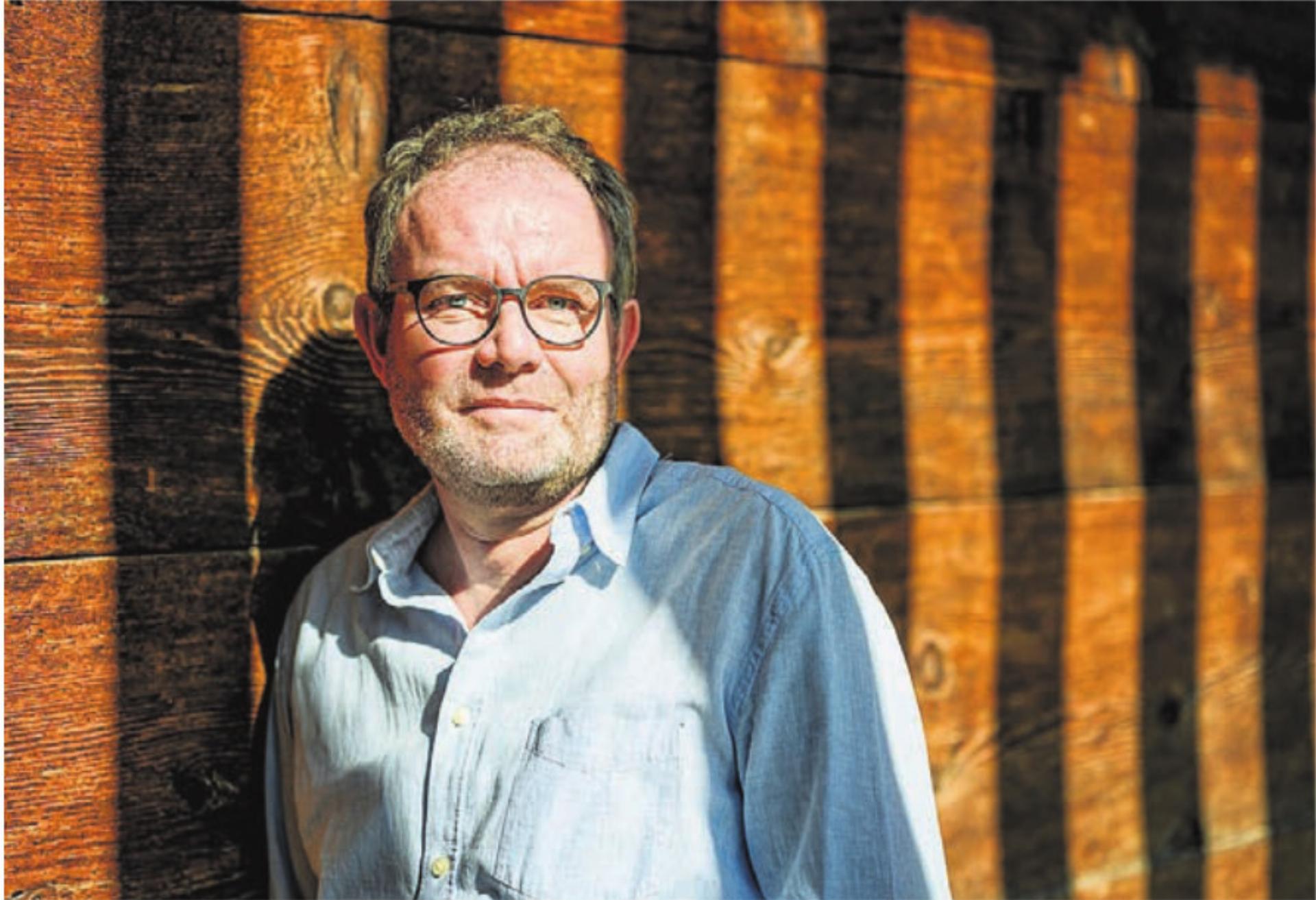 Marcel Huwyler wird das Publikum mit sinnlichem Humor begeistern. Bild: zg - Das Bild wird blockiert. – Möglicherweise durch einen aktiven Adblocker.