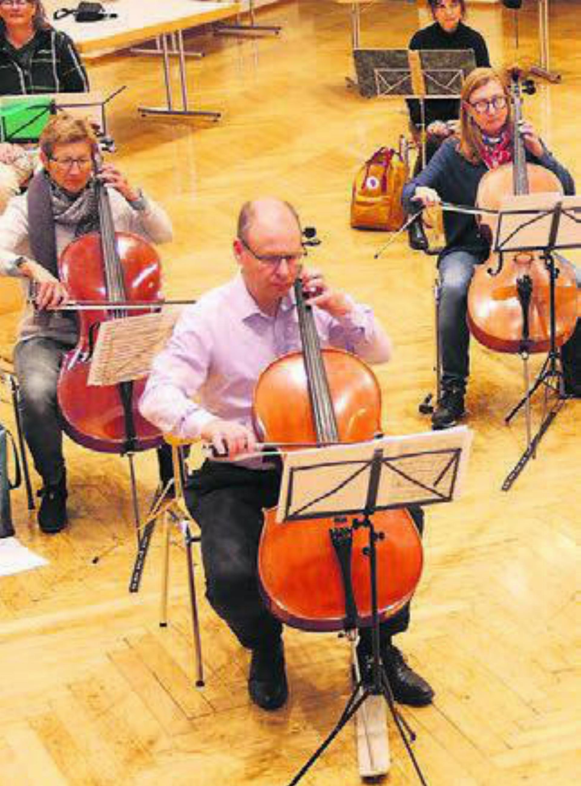 Der Orchesterverein Bremgarten spielt in der Kapuzinerkirche. Bild: zg