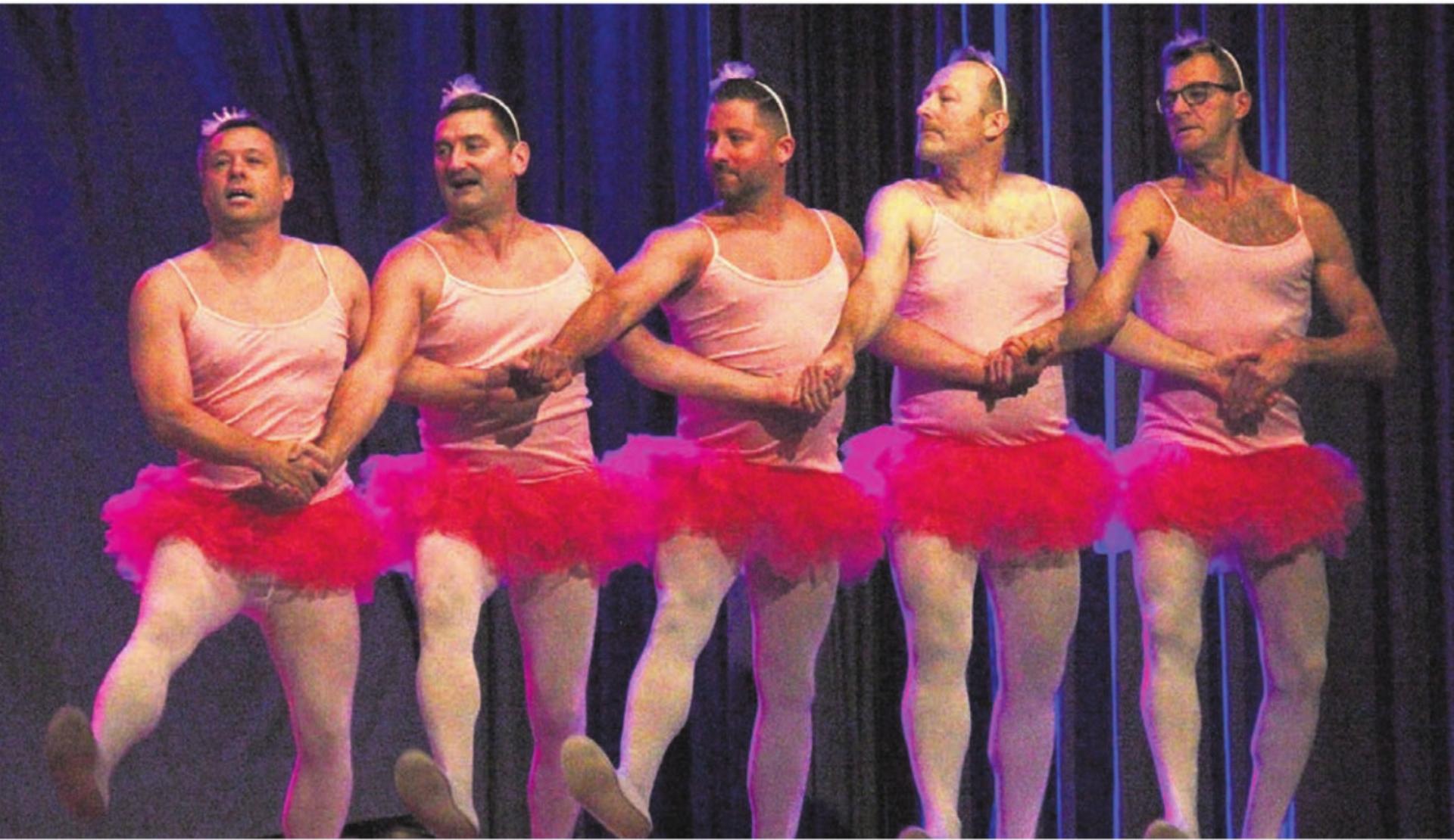 Die Männerriege entzückte in ungewohntem Outfit. Bilder: Patrick Fischer - Das Bild wird blockiert. – Möglicherweise durch einen aktiven Adblocker.