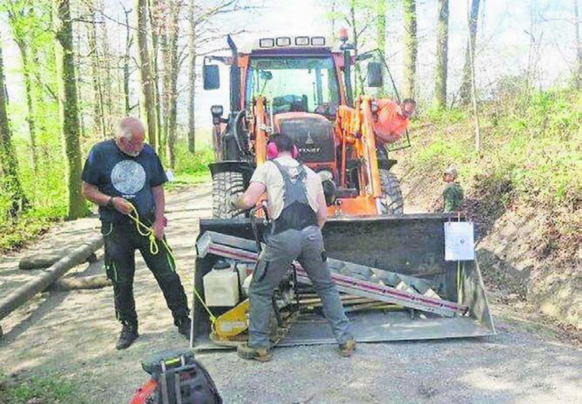 Beim Unterhalt gab es auch maschinelle Unterstützung. Bild: zg