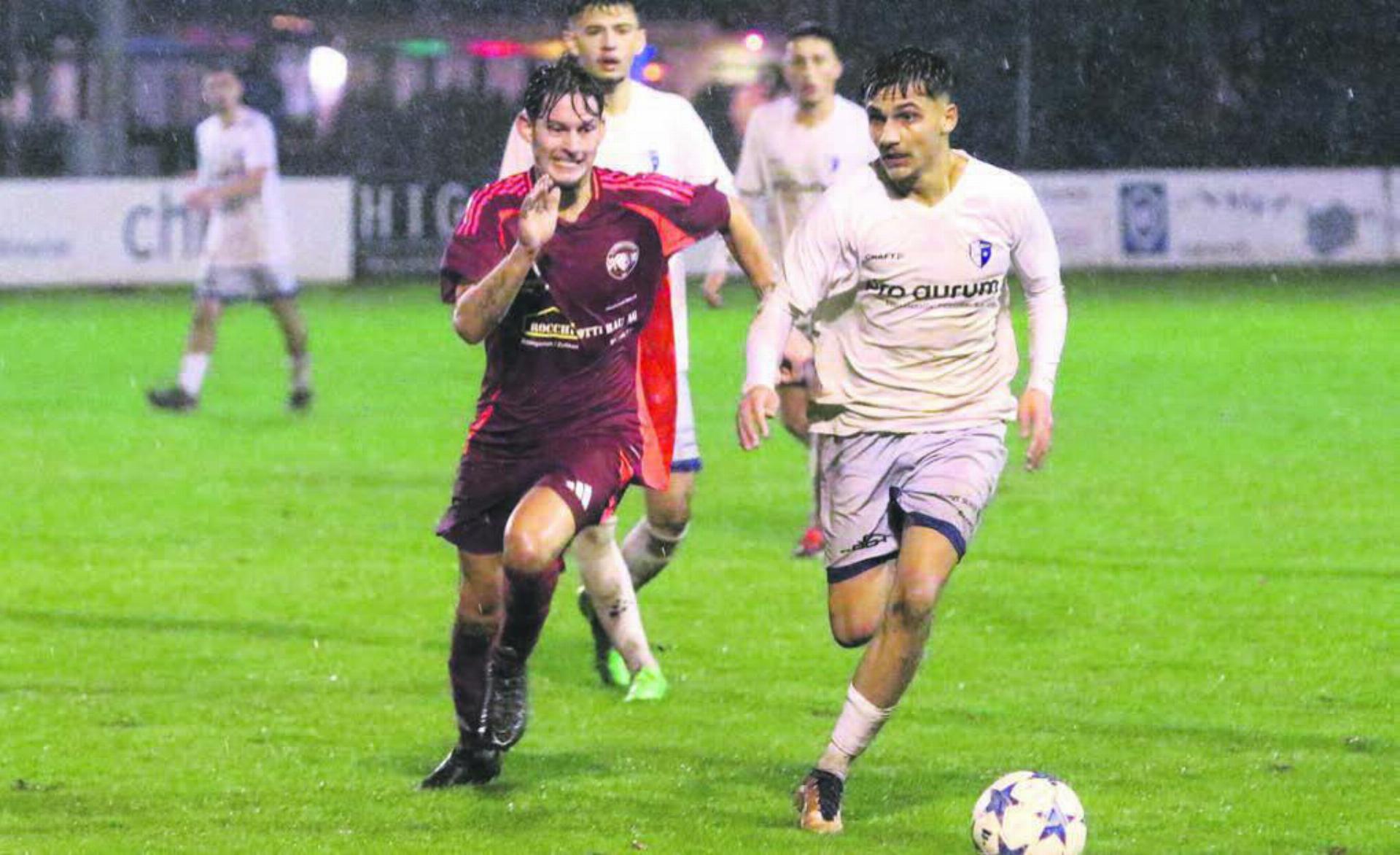 Jarno Hard und der FC Bremgarten (links) wollen den Klassenerhalt genauso wie Leonard Alimi und die U23 des FC Wohlen Bild: Archiv/jl