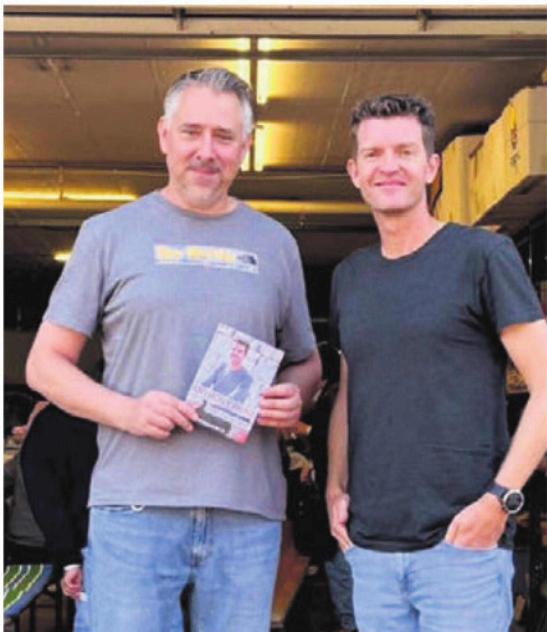 Grossrat Stefan Dietrich (links) und Beriker Gemeinderatskandidat Anthony Paine am Anlass der SP Mutschellen-Kelleramt. Bild: zg - Das Bild wird blockiert. – Möglicherweise durch einen aktiven Adblocker.