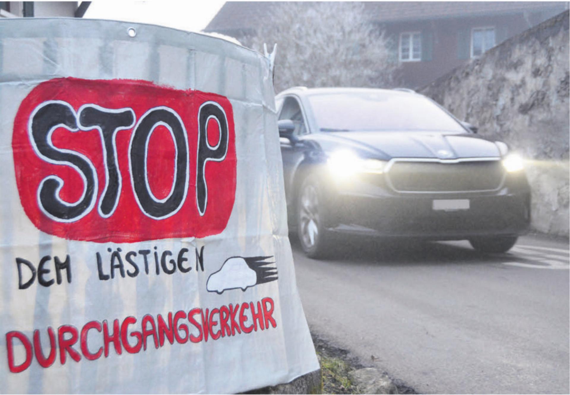 Mit Plakaten wollen die Anwohner des Weilers Hasli auf ihr Anliegen aufmerksam machen. Bild: Annemarie Keusch - Das Bild wird blockiert. – Möglicherweise durch einen aktiven Adblocker.