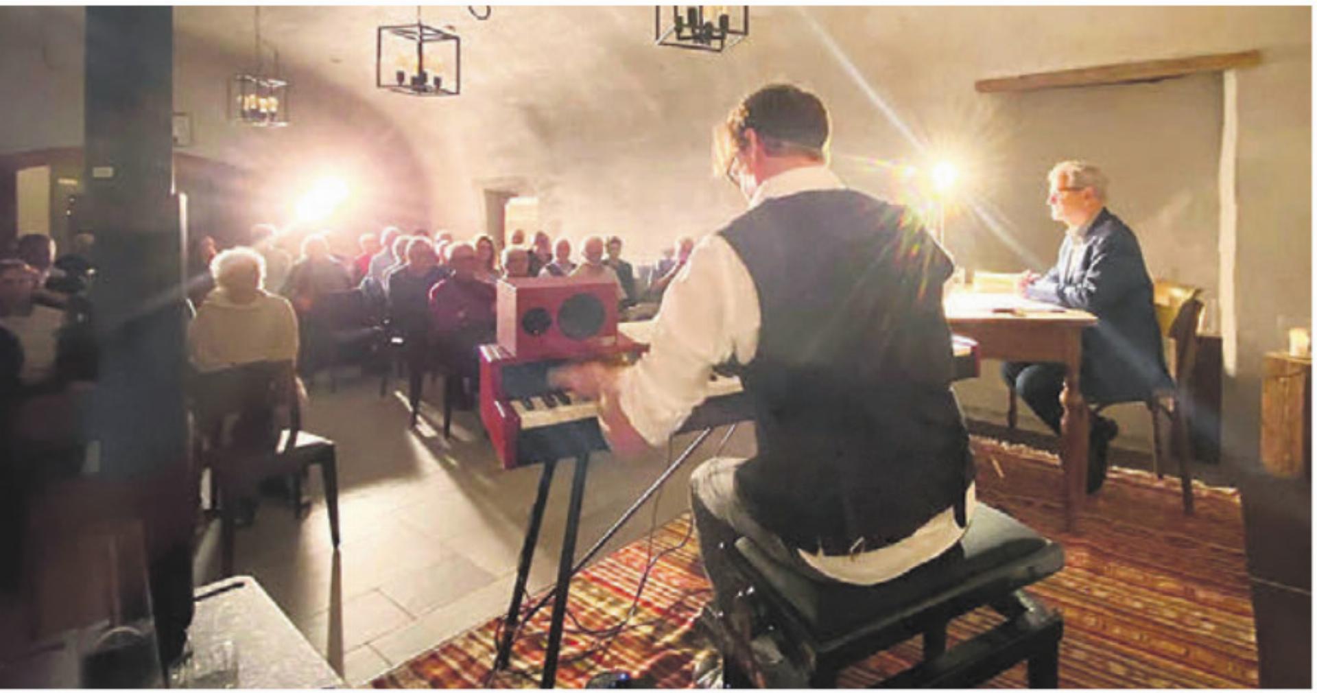 Lukas Stäger und Jörg Meier belebten die «Sonne» wieder als Veranstaltungsort – mit rund 60 Zuschauerinnen und Zuschauern. Bild: zg - Das Bild wird blockiert. – Möglicherweise durch einen aktiven Adblocker.