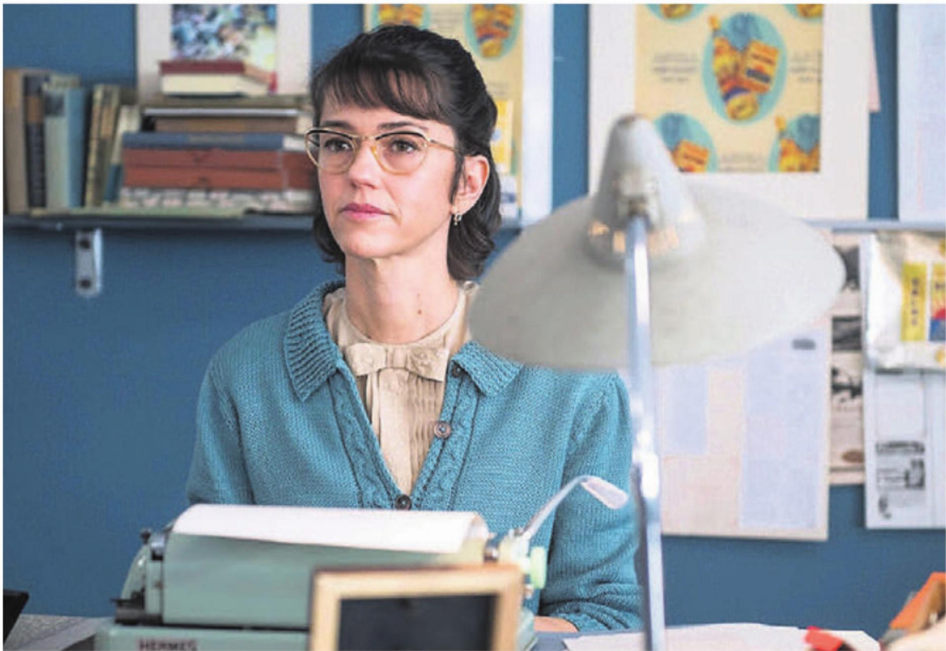 «Hallo Betty»: Die Werbetexterin Emmi Creola (Sarah Spale) hat 1956 die Kultfigur Betty Bossi erfunden. Bild: zg - Das Bild wird blockiert. – Möglicherweise durch einen aktiven Adblocker.