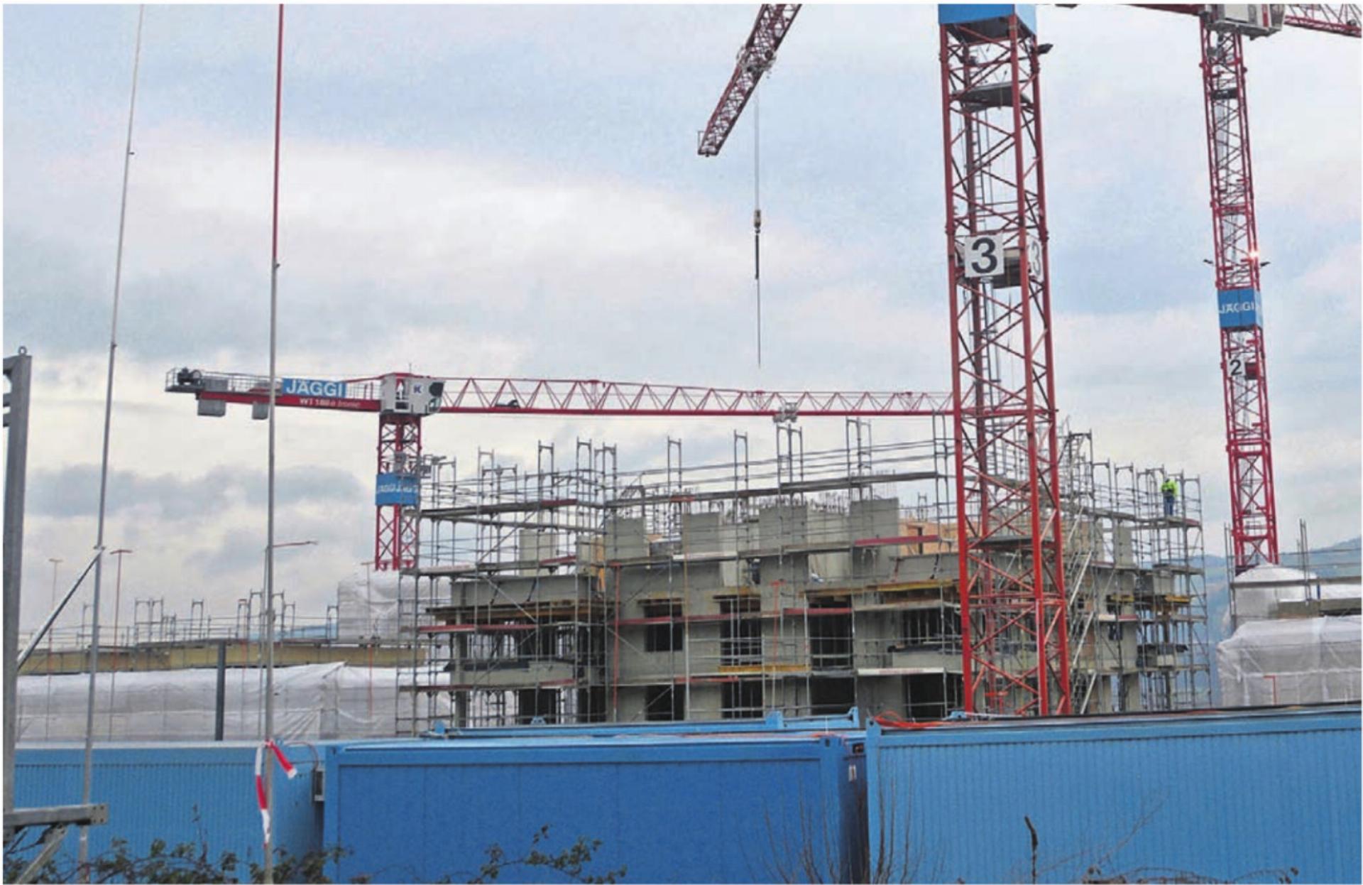 Mehrfamilienhäuser, die in die Höhe wachsen: ein Bild, das man im Jahr 2023 im Kanton oft gesehen hat. Private Auftraggeber investierten 3208,4 Millionen Franken in Bauprojekte. Bild: Archiv - Das Bild wird blockiert. – Möglicherweise durch einen aktiven Adblocker.