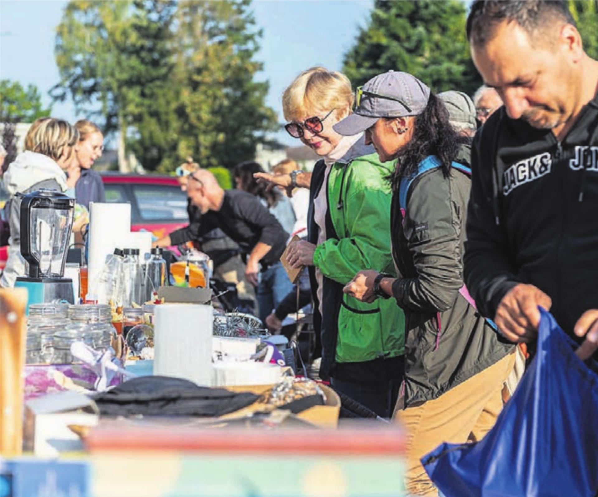 Reger Betrieb. So manches fand am Hol- und Bringmärt einen neuen Besitzer. Bild: zg
