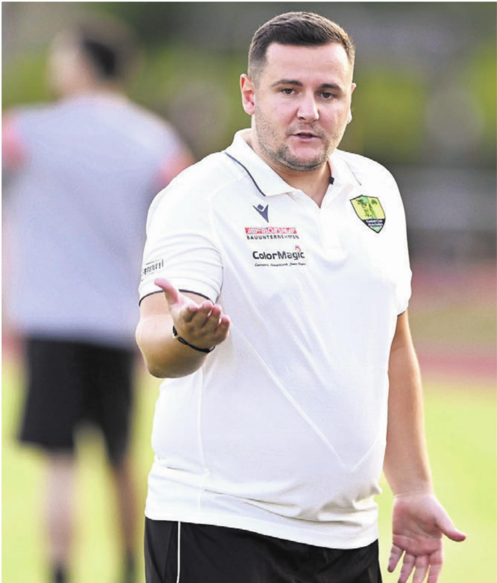 Erfolgreicher Trainerneuling: Shani Tarashaj schlägt sich gut mit dem FC Mutschellen – und will den Aargauer Cup gewinnen. Bild: Archiv/awa - Das Bild wird blockiert. – Möglicherweise durch einen aktiven Adblocker.