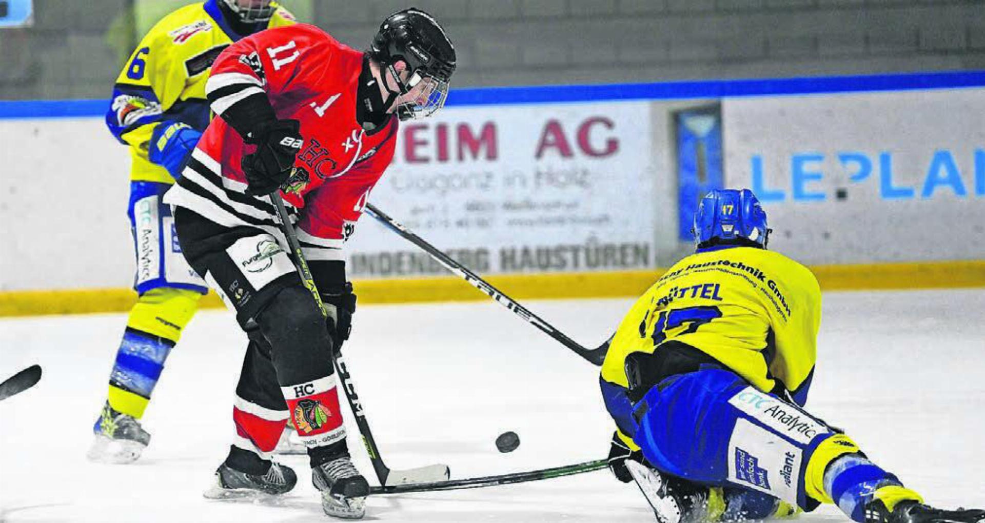 Lars Neher (links) brachte Fi-Gö zuerst mit seinem Tor zum 2:3 zurück ins Spiel und sorgte dann 34 Sekunden vor Schluss für die Entscheidung. Bild: Alexander Wagner