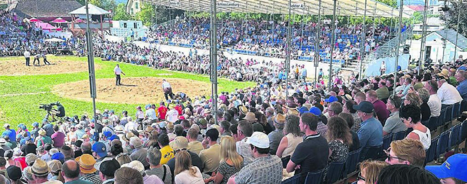 5500 Zuschauer, 126 Schwinger sind in der Festarena in Lenzburg dabei – und erleben ein stimmungsvolles «Nordwestschweizerisches».