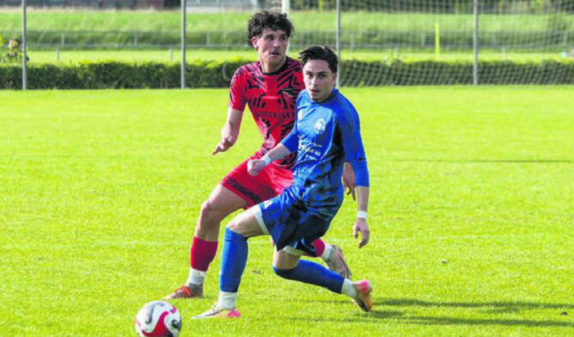 Kenan Domazet (rechts) und der FC Bremgarten gehen erneut leer aus. Bild: André Griffel