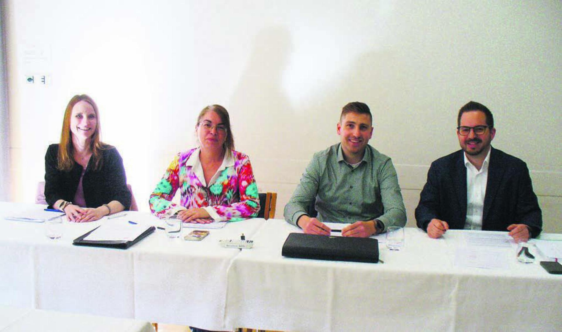 Der neu gewählte Vorstand des HGV Bremgarten präsentiert die erfreuliche Bilanz seines ersten Amtsjahres. Im Bild von links nach rechts: Zoë Arnold, Samia Afra, Michi Stöckli, David Sigrist. Bild: Alphonse Hauser