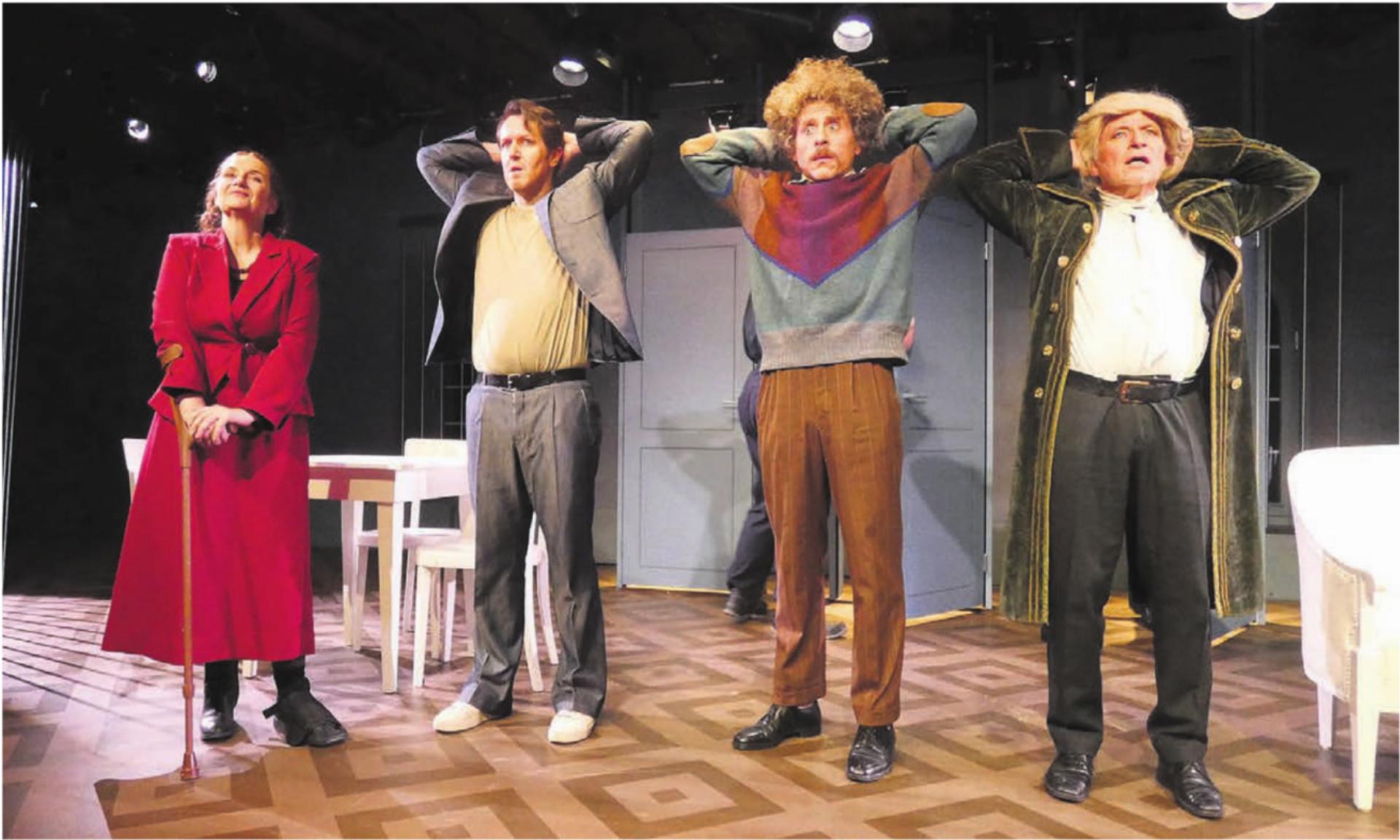 Die Irrenärztin (Esther Schweizer) enthüllt sich ihren Patienten (Urs Albrecht, Franky Weber, Hans Jörg Gygli v. l.) 
Bilder: Gianna Schläpfer - Das Bild wird blockiert. – Möglicherweise durch einen aktiven Adblocker.