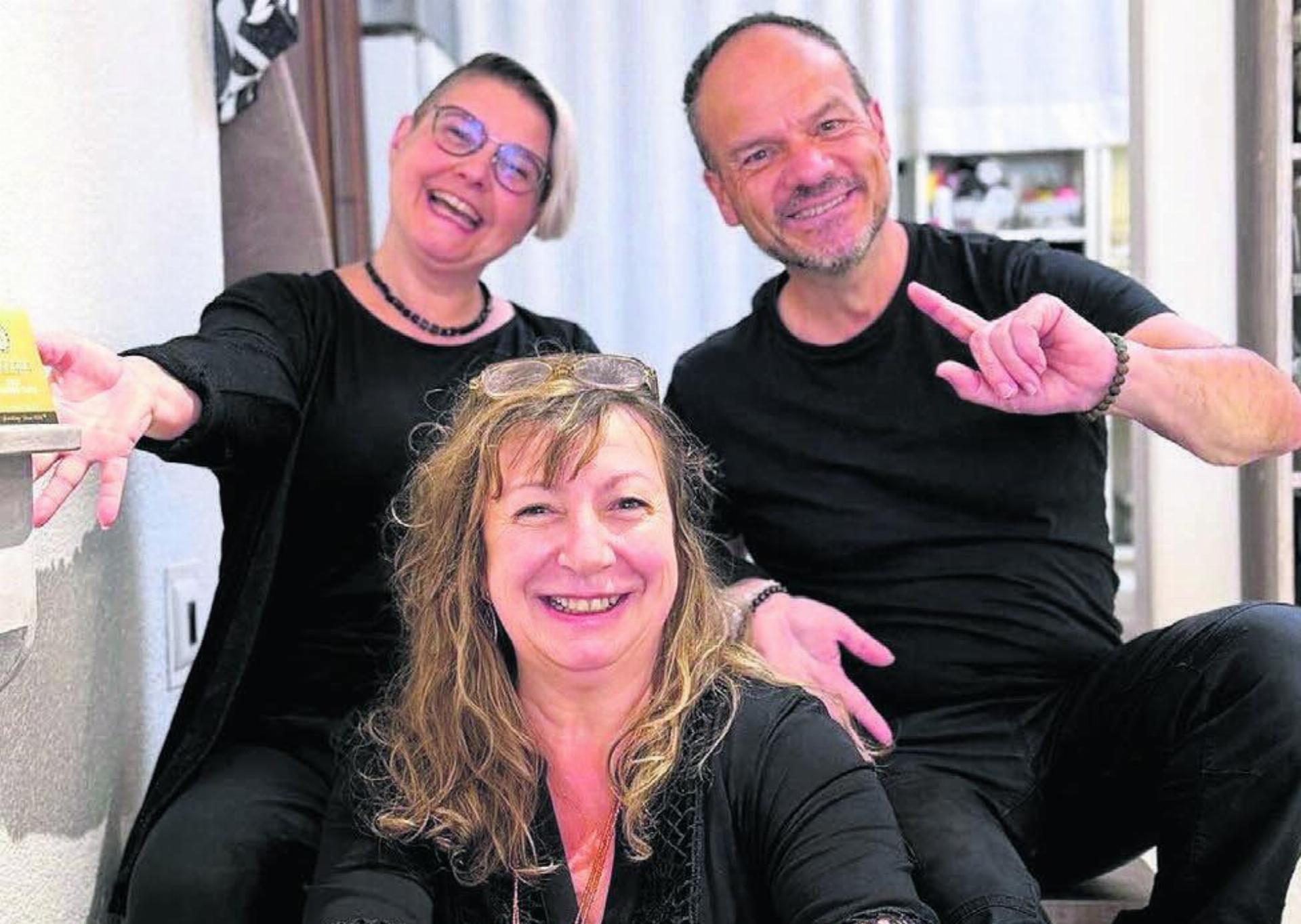 Die aufgestelltesten Heilstein-Spezialisten: Karin Beaud, Biggi Winteler, Roberto Bonetti. Bild: cs/heilstein-schmuck.ch
