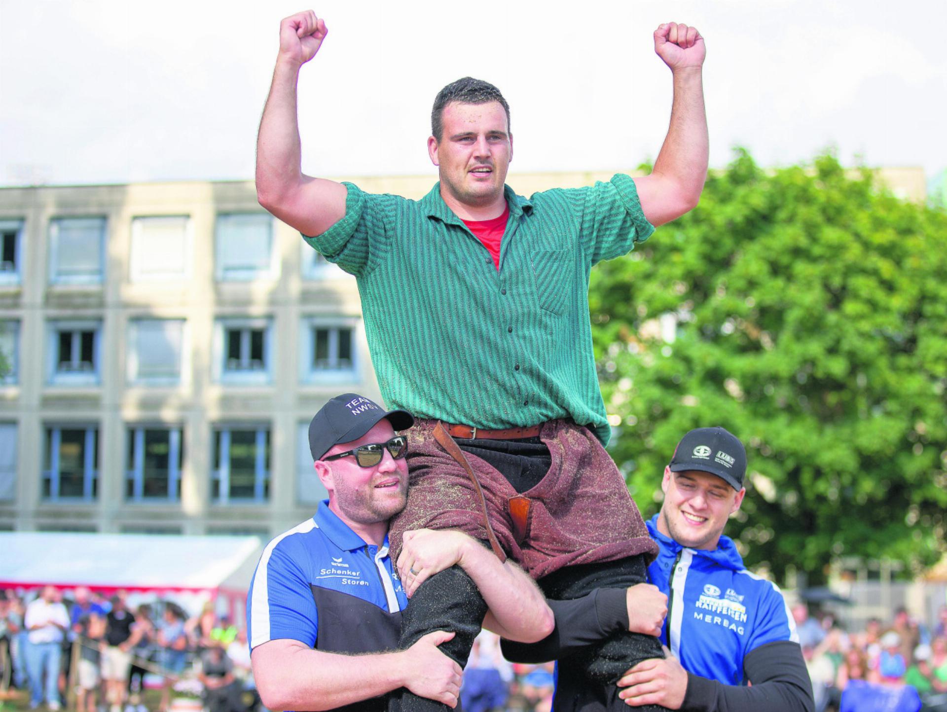 Der erste Sieg am einem Teilverbandsschwingfest ist Tatsache. Joel Strebel gewinnt die Fête Romande. Bild: David Waser