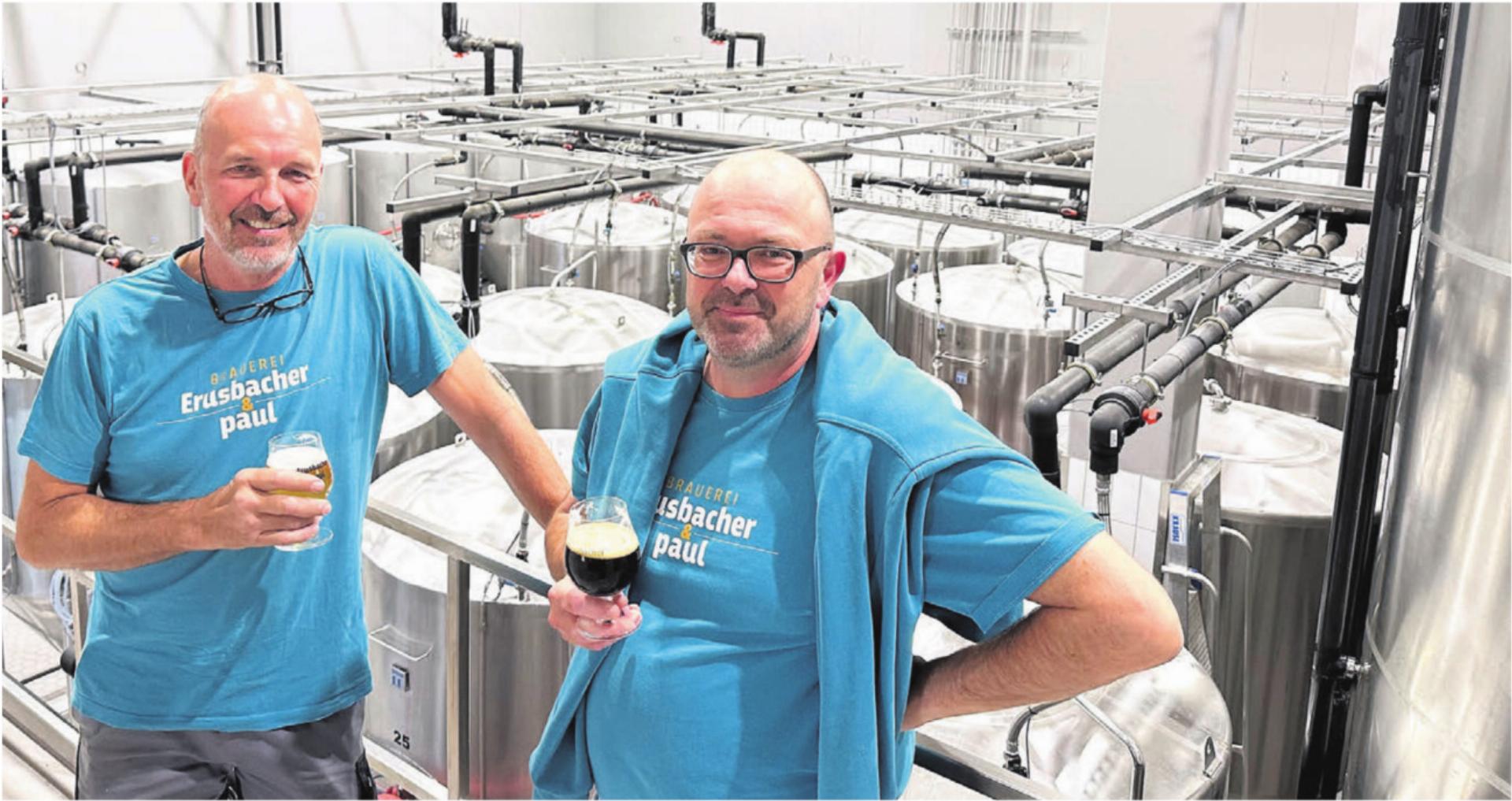 Hansruedi Schädeli (links) und Otto Sorg in ihrer Brauerei in Villmergen. Sie sind happy, wie sich die letzten 25 Jahre entwickelt haben. «Aber ich möchte es nicht nochmals tun», sagt Schädeli. Bilder: Stefan Sprenger / zg - Das Bild wird blockiert. – Möglicherweise durch einen aktiven Adblocker.