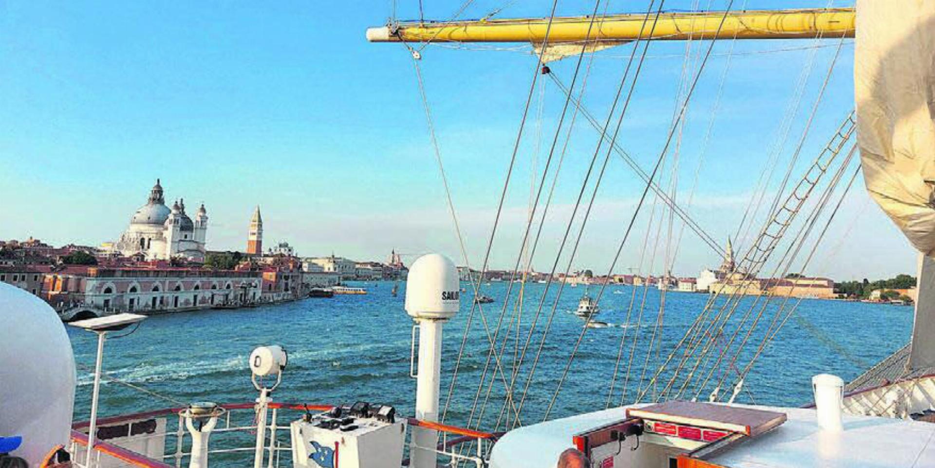 Auf einer abendlichen Ausfahrt mit der Royal Clipper, dem weltgrössten Segelschiff (5-Master), erlebte Beat Füglistaler aus Dottikon einen herrlichen Blick auf die Sehenswürdigkeiten von Venedig.