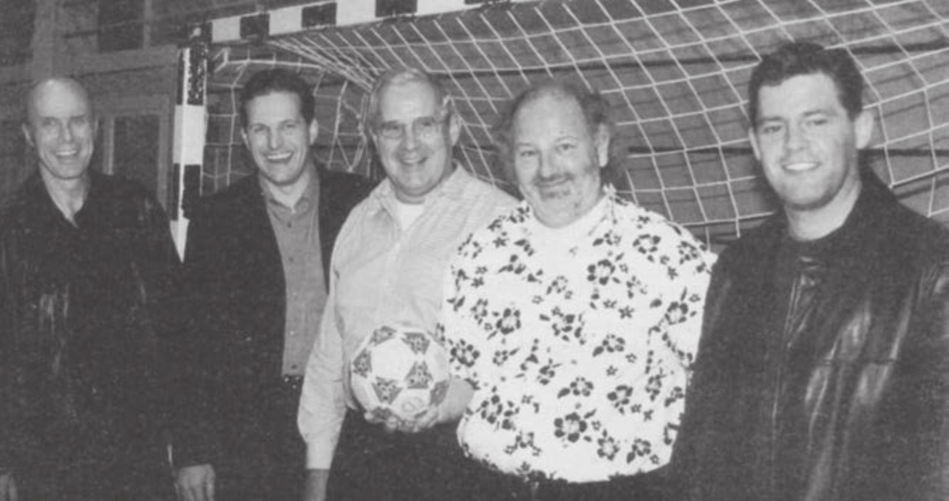 Freuen sich auf die Junioren-WM, von links: Rolf Wernli, Frank Koch, Sepp Merz, Peach Weber und Christoph Koch. Bild: Archiv - Das Bild wird blockiert. – Möglicherweise durch einen aktiven Adblocker.