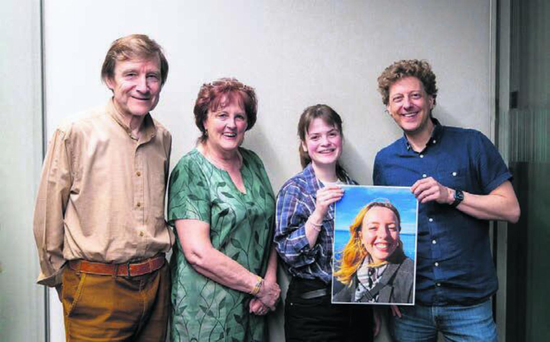 Alter und neuer Vorstand (von links): Niklaus Meyer und Hildegard Hilfiker treten aus dem Vorstand zurück, das Ruder übernehmen Sarah Lüthi, die derzeit abwesende Julia Meyer und Pascal Meier. Bild: zg