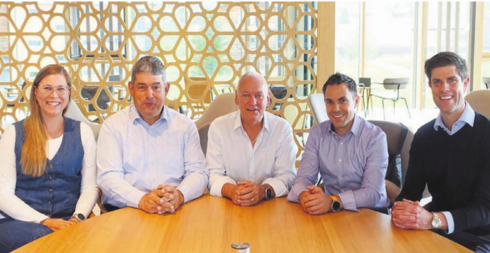 Der Gemeinderat präsentiert sich im neuen Jahr gleich wie im alten (von links): Nadine Baur, Magnus Döbeli, Mäni Baur, Fabian Kallen und Ramon Winterberg. Bild: gk - Das Bild wird blockiert. – Möglicherweise durch einen aktiven Adblocker.