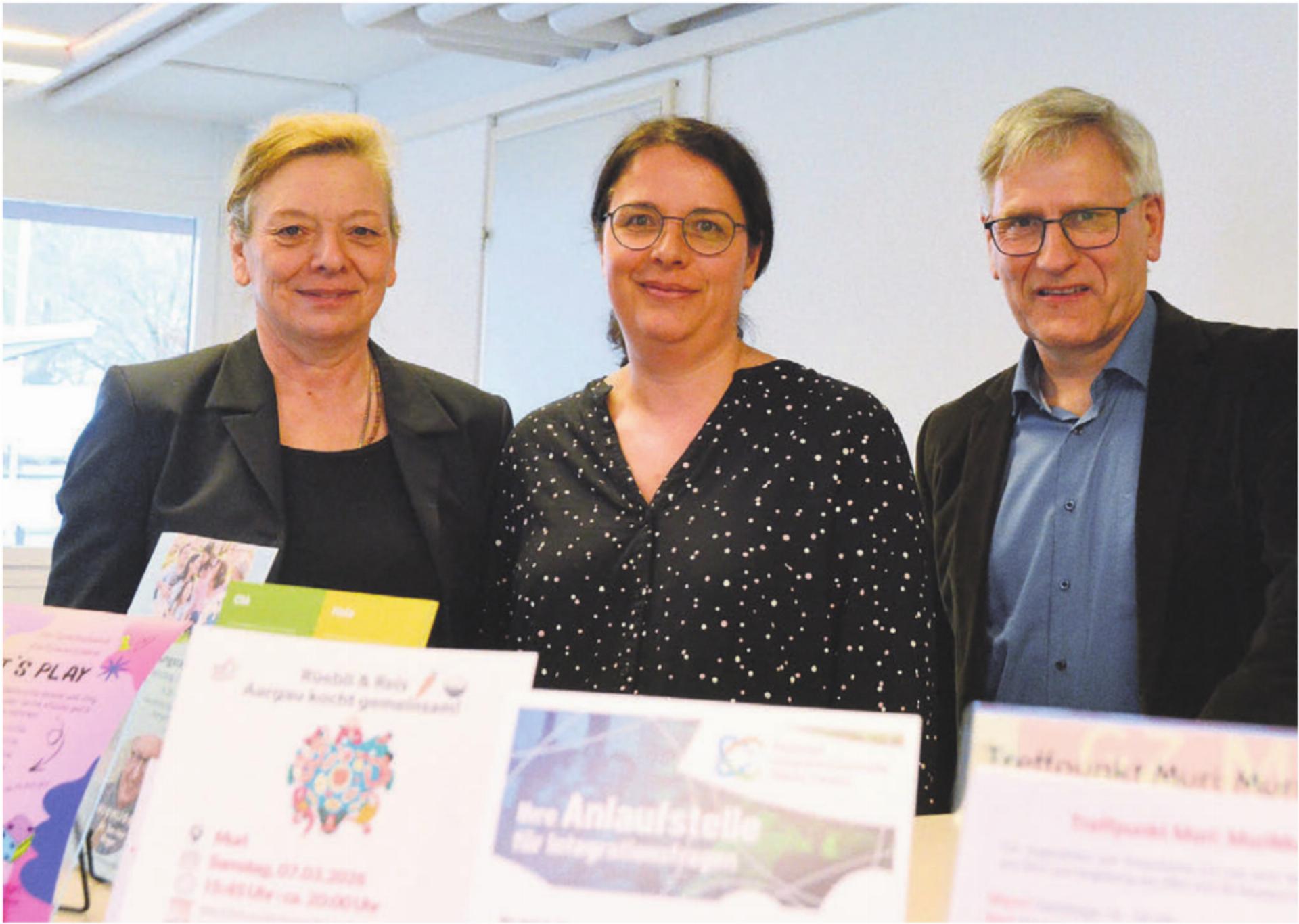 Der Start ist geglückt, von links: Monika Landmann und Ursula Rey vom RIF-Team und Präsident Daniel Räber. Es fehlt: Anna Rotzetter. Bild: Annemarie Keusch - Das Bild wird blockiert. – Möglicherweise durch einen aktiven Adblocker.