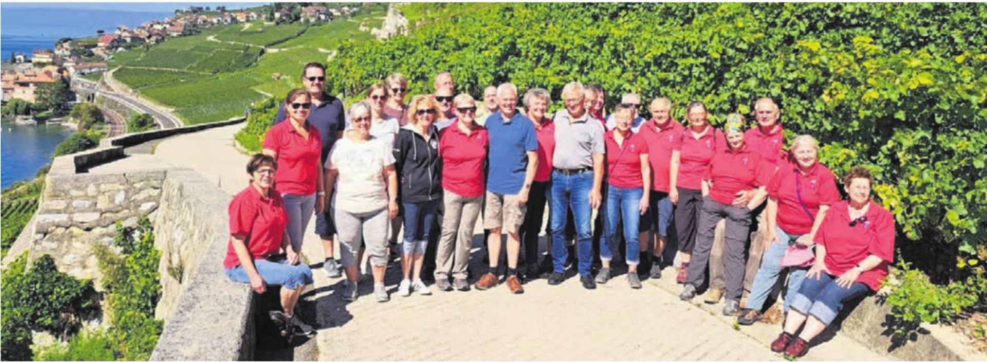 Gruppenbild der Volkstanzgruppe Lindenberg im Lavaux am Genfersee. Bild: zg - Das Bild wird blockiert. – Möglicherweise durch einen aktiven Adblocker.