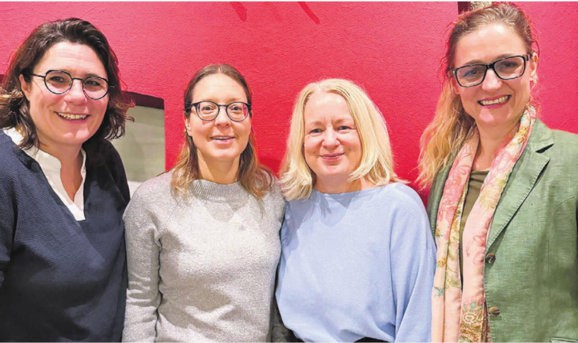Setzen sich mit Herzblut für die Elternvereinigung Mutschellen ein: (v. l.) Brigitte Bürgisser, Sabrina Hanselmann, Louisa Springer und Claudia Gurtner. Brigitte Bürgisser legt jedoch ihr Vorstandsmandat nach langjähriger Tätigkeit ab. Bild: zg