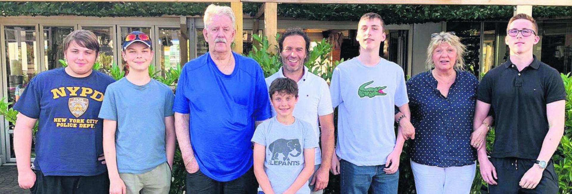 Die Nachwuchsschützen und ihre Betreuer erlebten einen schönen Abend. Bild: zg