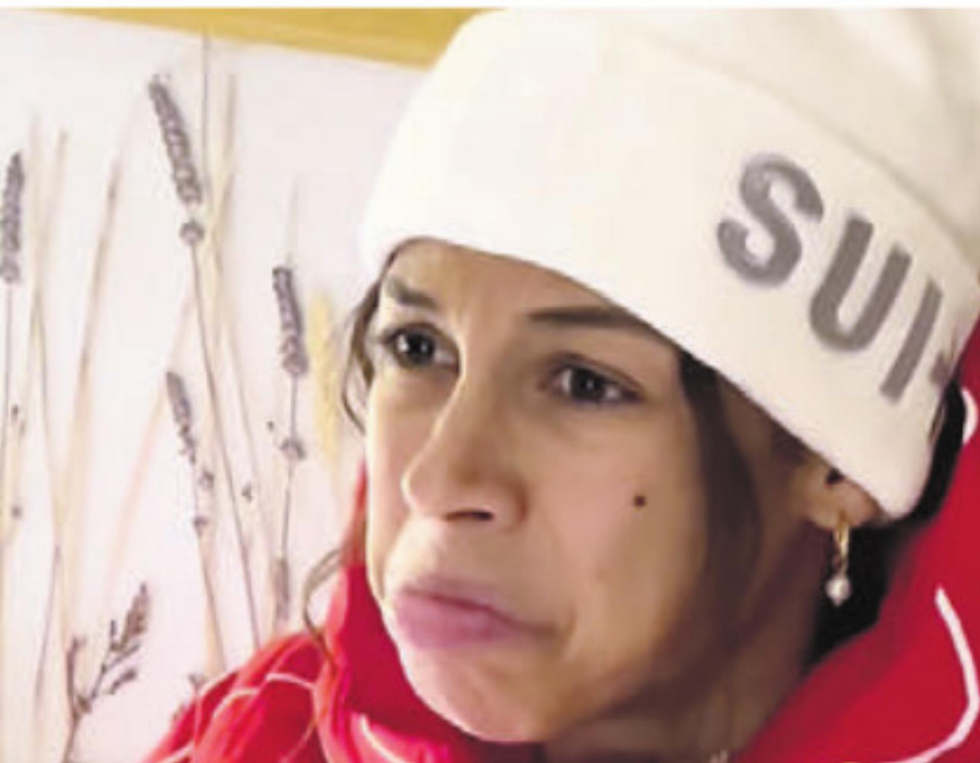 Melanie Hasler schaut im Hotelbett der Zeremonie zu. Bild: Screenshot Instagram - Das Bild wird blockiert. – Möglicherweise durch einen aktiven Adblocker.