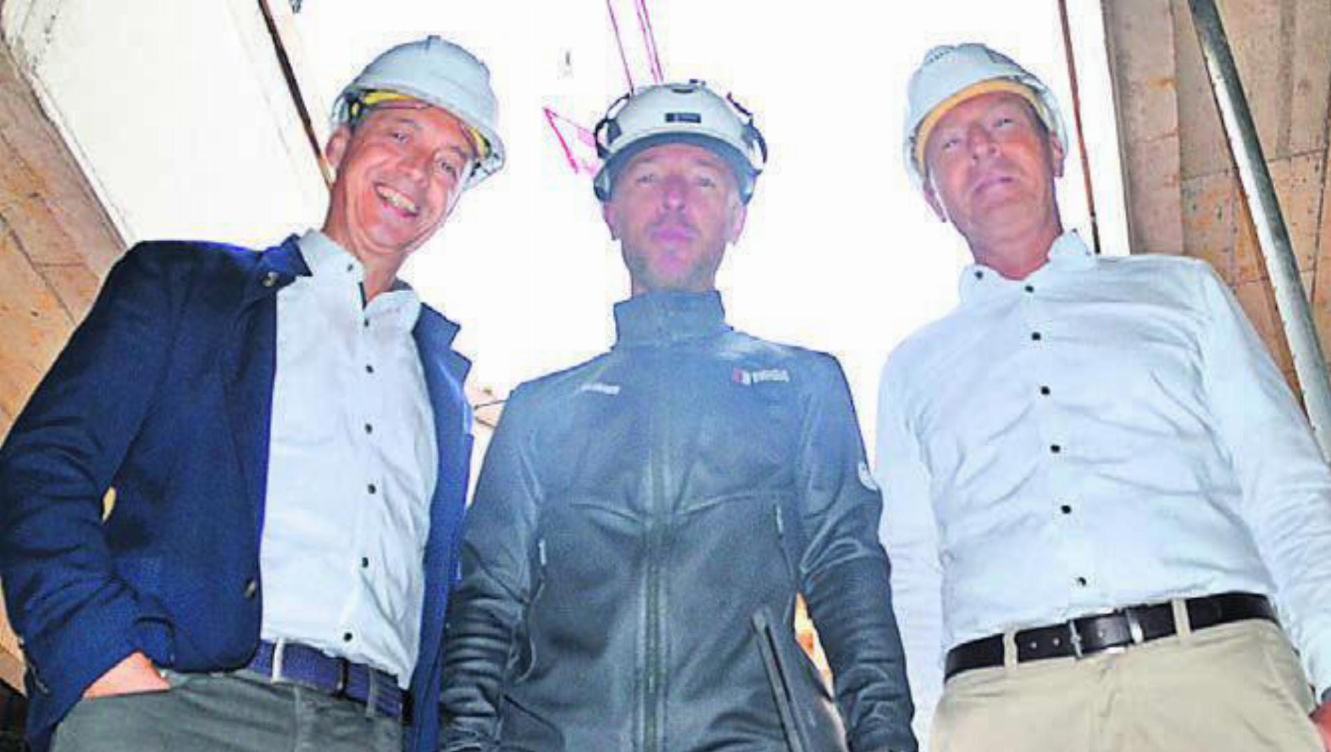 VR Reto Schoch, Bauleiter Thomas Zürcher und Bankleiter André Bächinger. Bild: tst