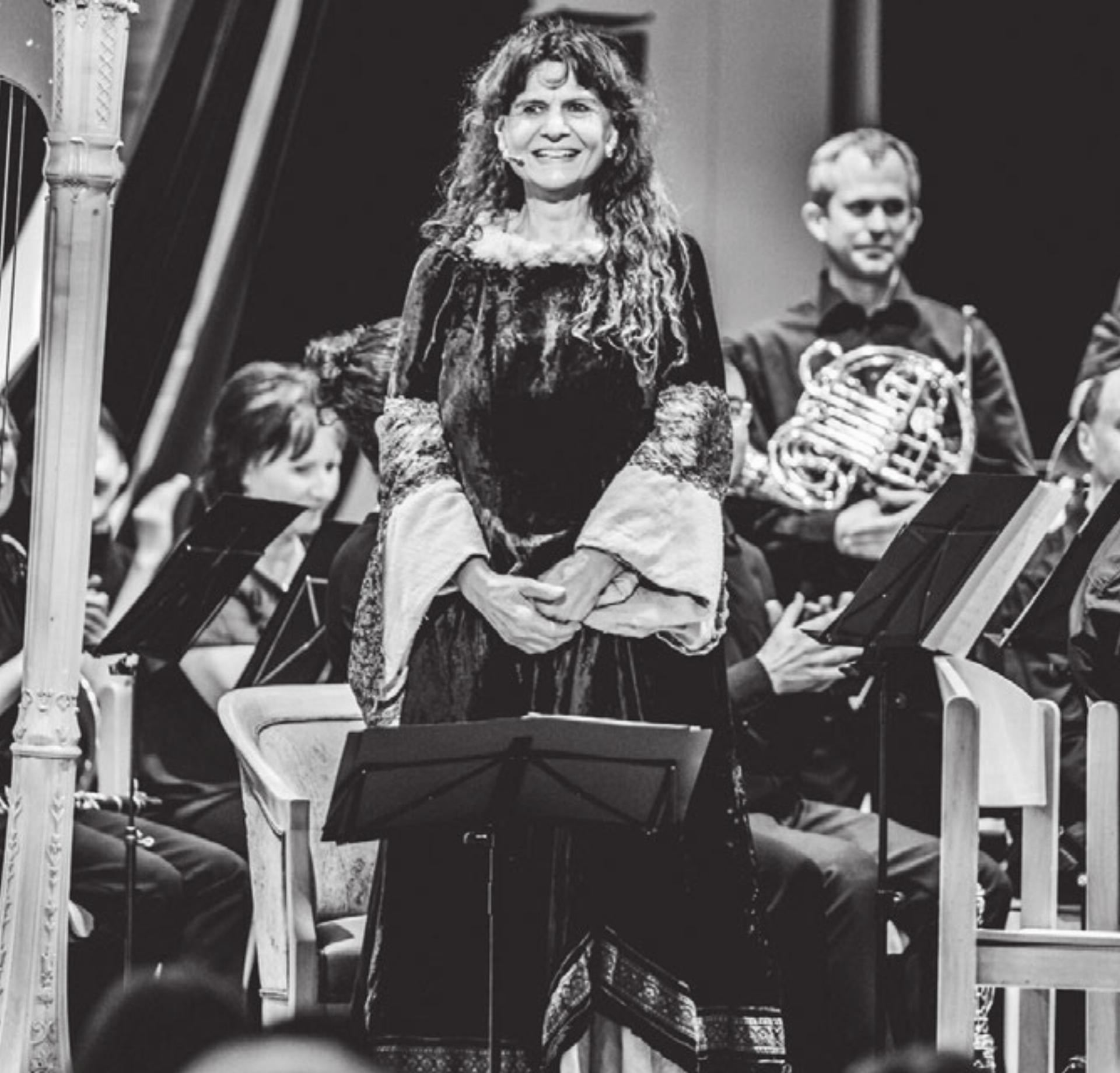 Jolanda Steiner in der Roller der Erzählerin von «Aschenbrödel». Bild: zg - Das Bild wird blockiert. – Möglicherweise durch einen aktiven Adblocker.