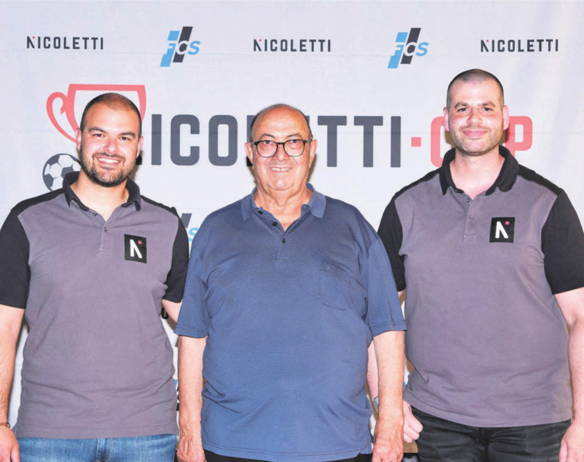Pasquale Nicoletti (Mitte) verstarb im letzten Jahr. Sein Sohn Alessio und Neffe Kevin Rodriguez führen sein Erbe weiter. Und dies nicht nur im Unternehmen, sondern auch beim beliebten und internationalen Juniorenturnier in Sarmenstorf. Bild: zg