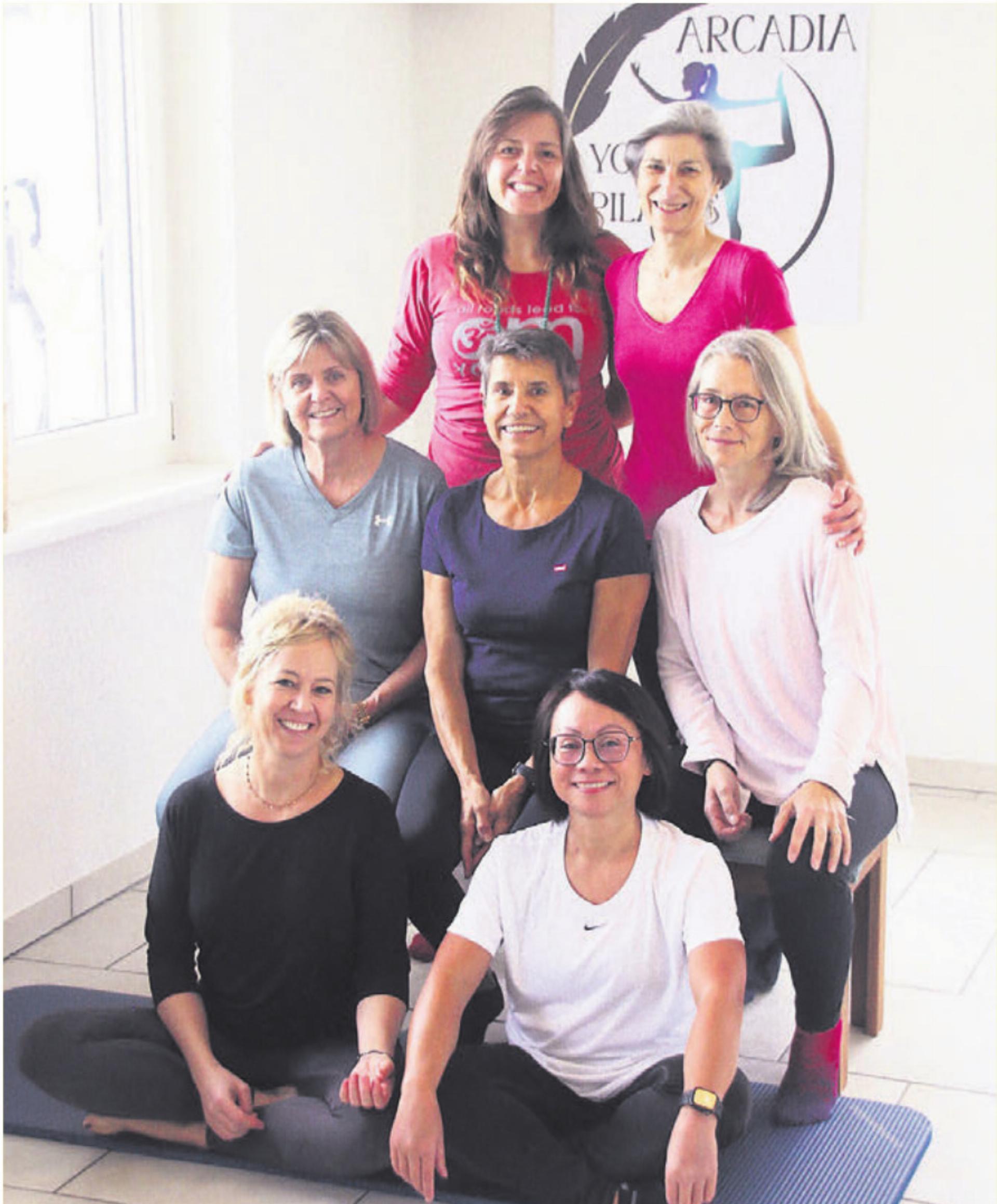 Vordere Reihe (v. l.): Nadia Perkins, Evelyn Steinmann. Mittlere Reihe (v. l.): Gaby Bellotti, Bea Dubach, Sandra Lorenz. Hintere Reihe (v. l.): Fernanda Carrara, Gabriella Hunziker. Bilder: zg - Das Bild wird blockiert. – Möglicherweise durch einen aktiven Adblocker.