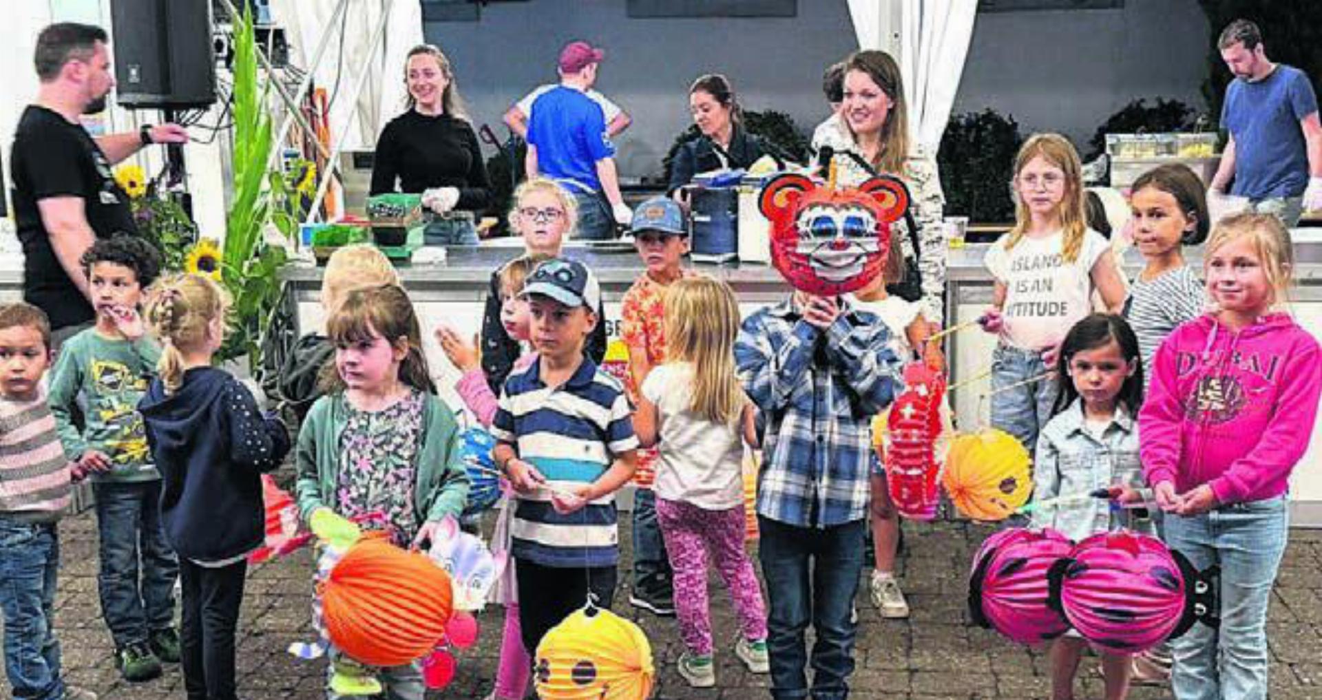 Bereit für den Lampionumzug – eines der Highlights am «Dorffäscht» Islisberg. Bild: zg