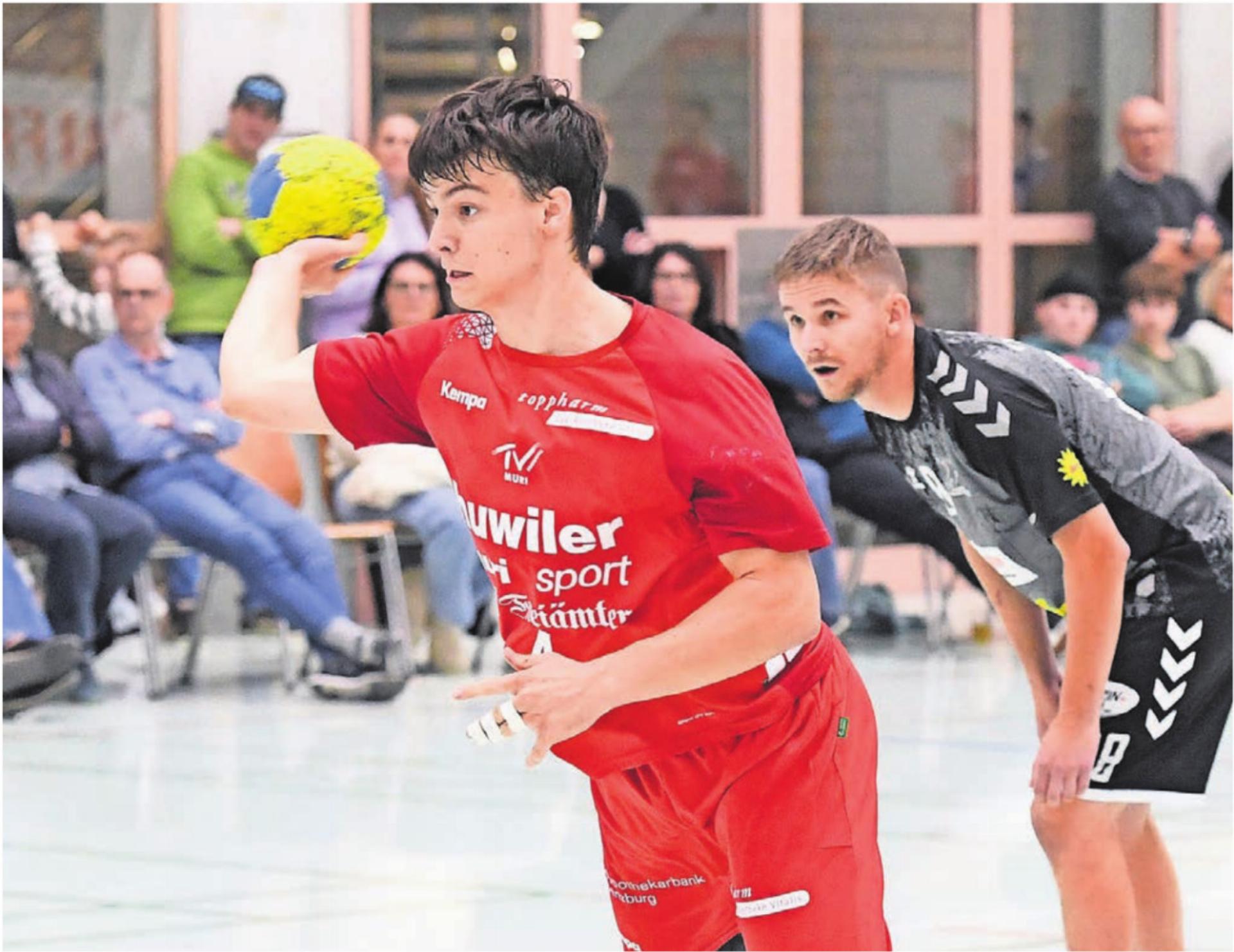 Levi Wey durchbricht den Murianer Siebenmeter-Fluch in der 24. Minute. Nach seinem ersten Fehlversuch scheitern die Murianer zuvor insgesamt sechsmal am Penaltypunkt. Bild: tvm - Das Bild wird blockiert. – Möglicherweise durch einen aktiven Adblocker.